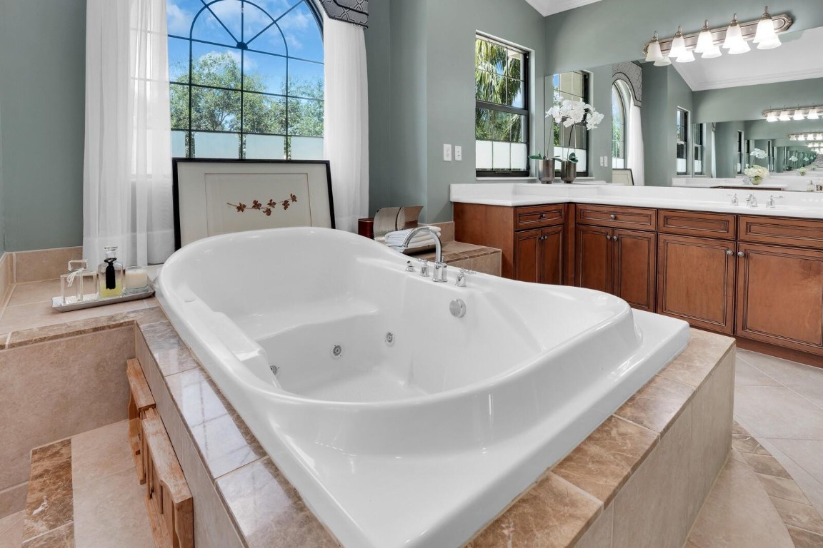 8829 N Woodgrove Ridge Ct