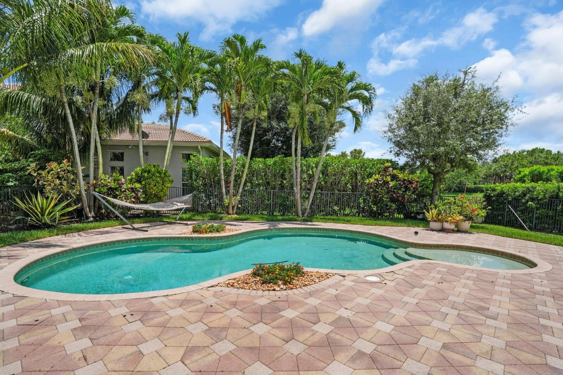 8829 N Woodgrove Ridge Ct