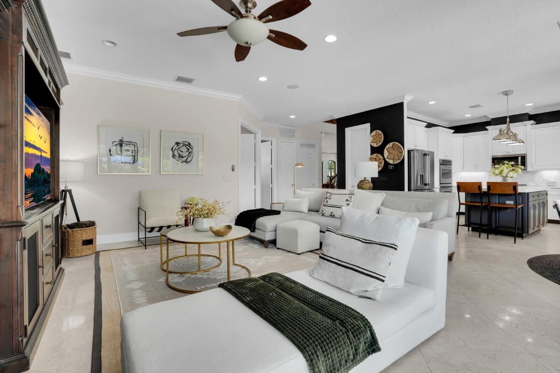 8829 N Woodgrove Ridge Ct