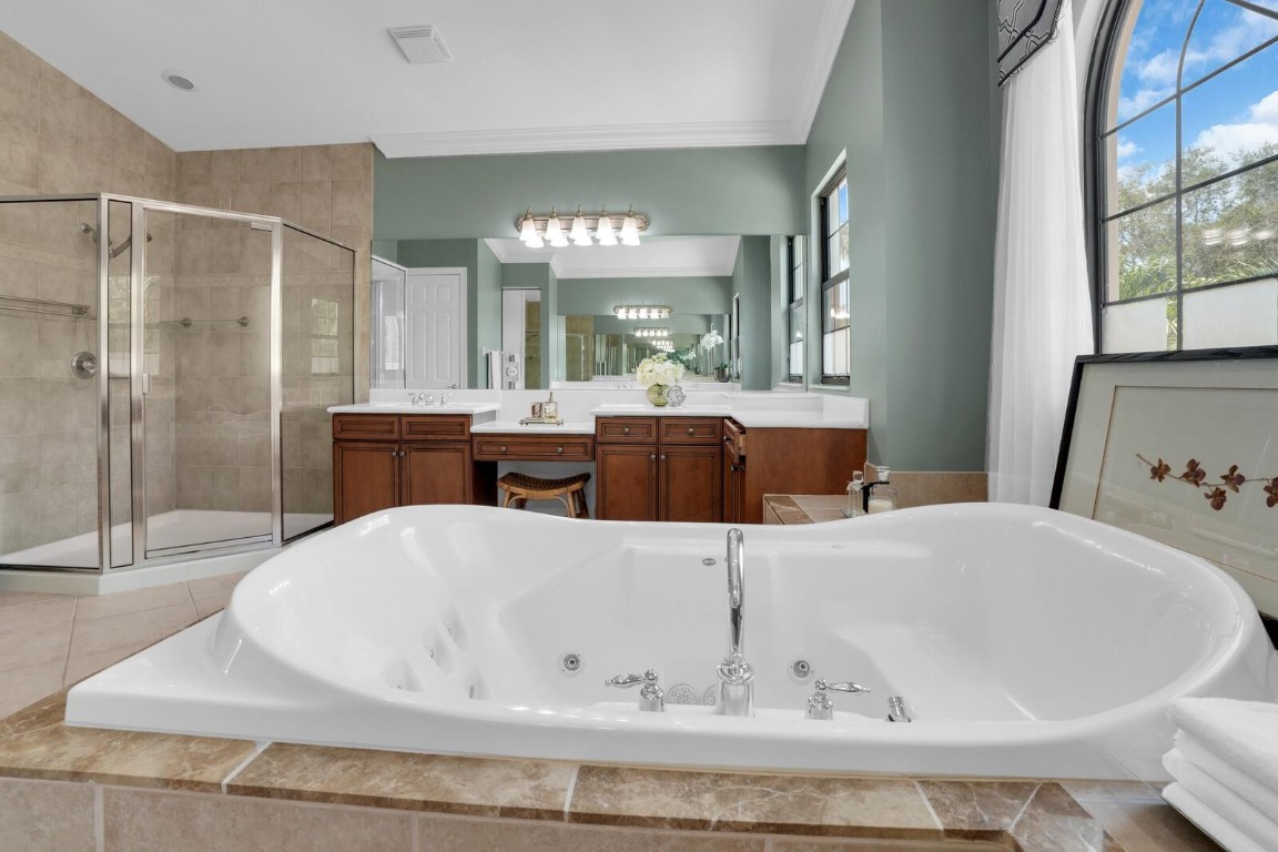 8829 N Woodgrove Ridge Ct