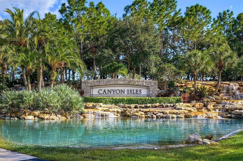 8829 N Woodgrove Ridge Ct