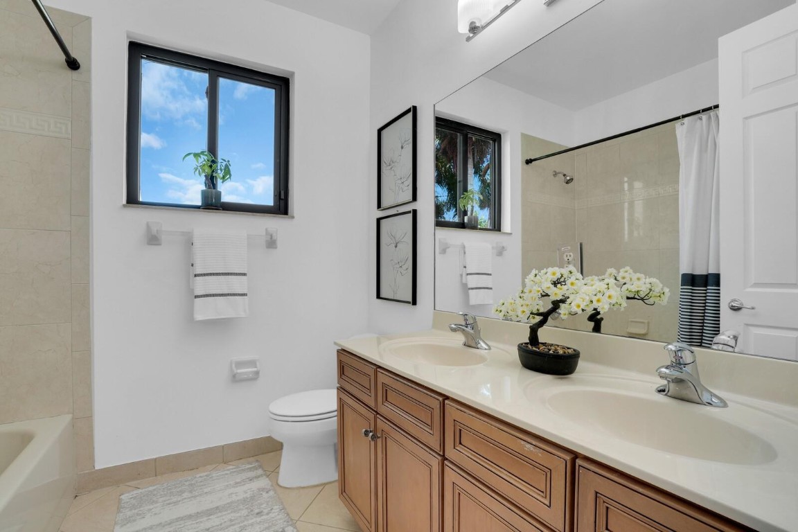 8829 N Woodgrove Ridge Ct