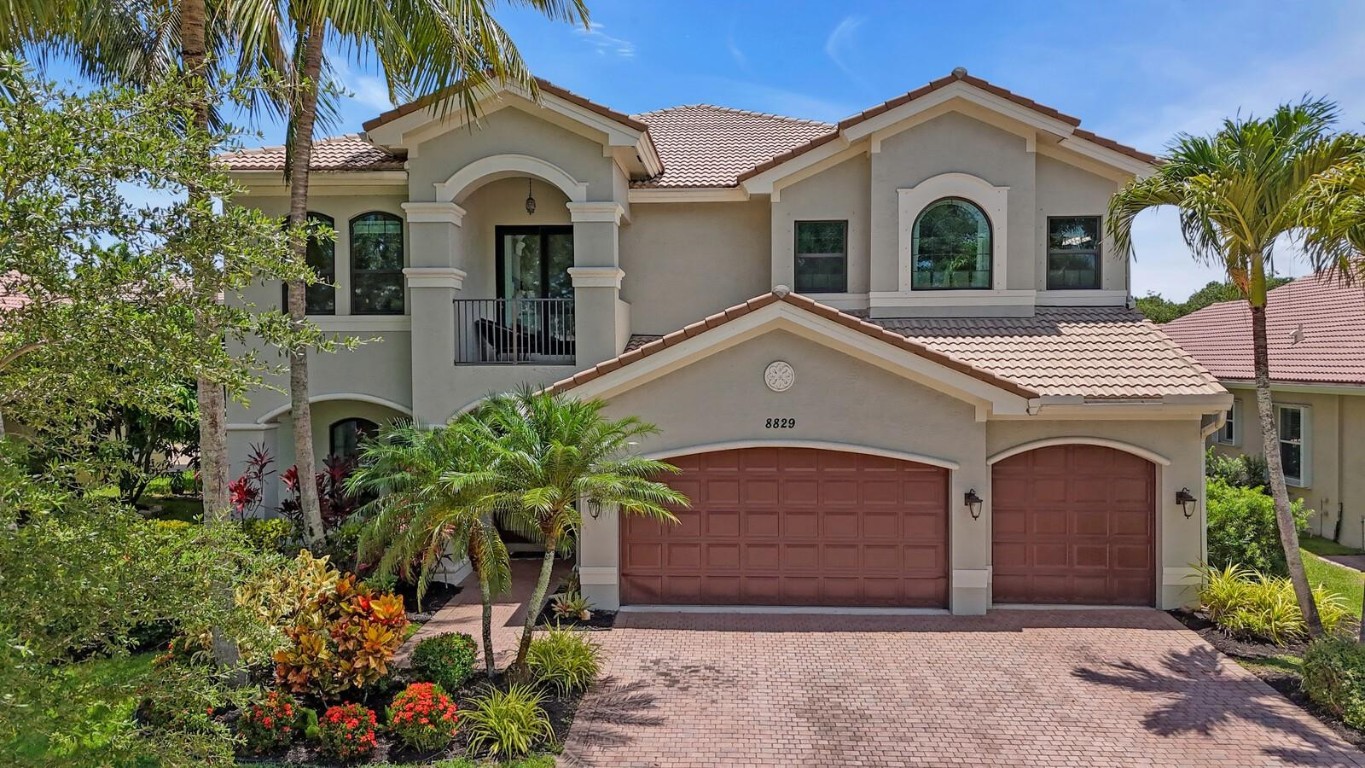 8829 N Woodgrove Ridge Ct