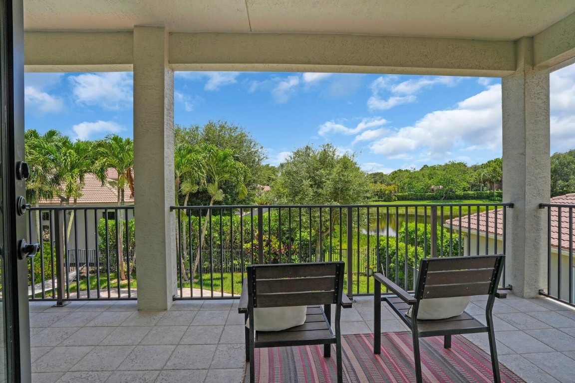 8829 N Woodgrove Ridge Ct