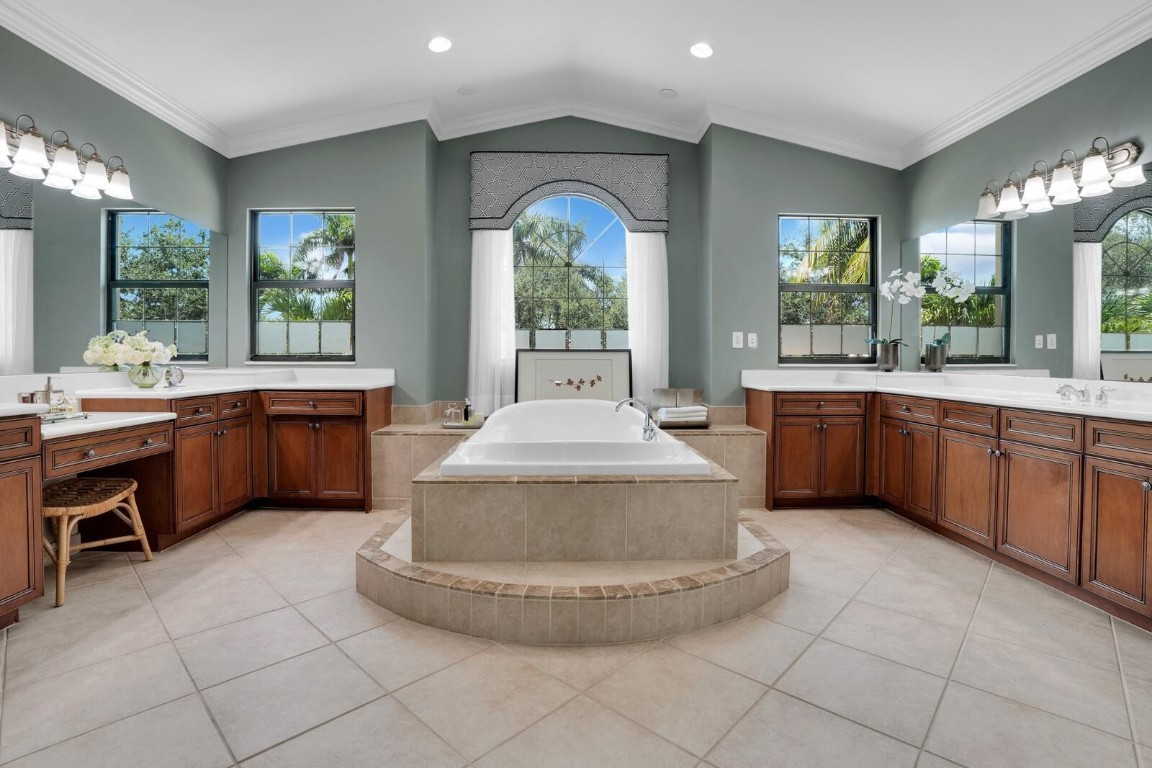 8829 N Woodgrove Ridge Ct