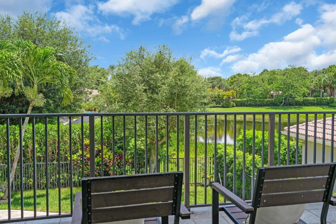 8829 N Woodgrove Ridge Ct