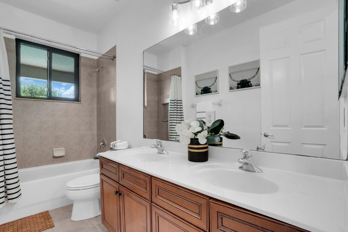 8829 N Woodgrove Ridge Ct