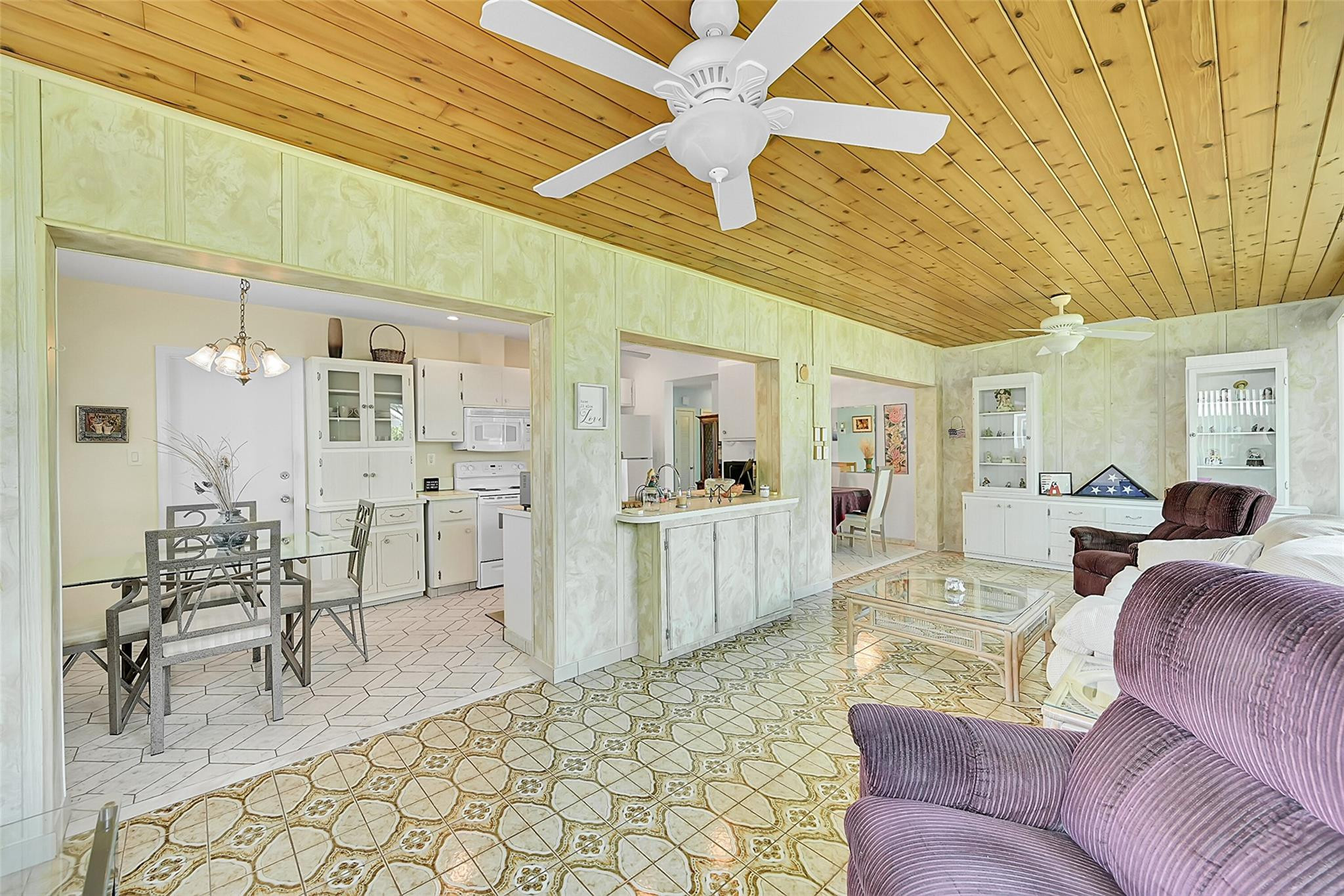 5811 NW 84th Ave