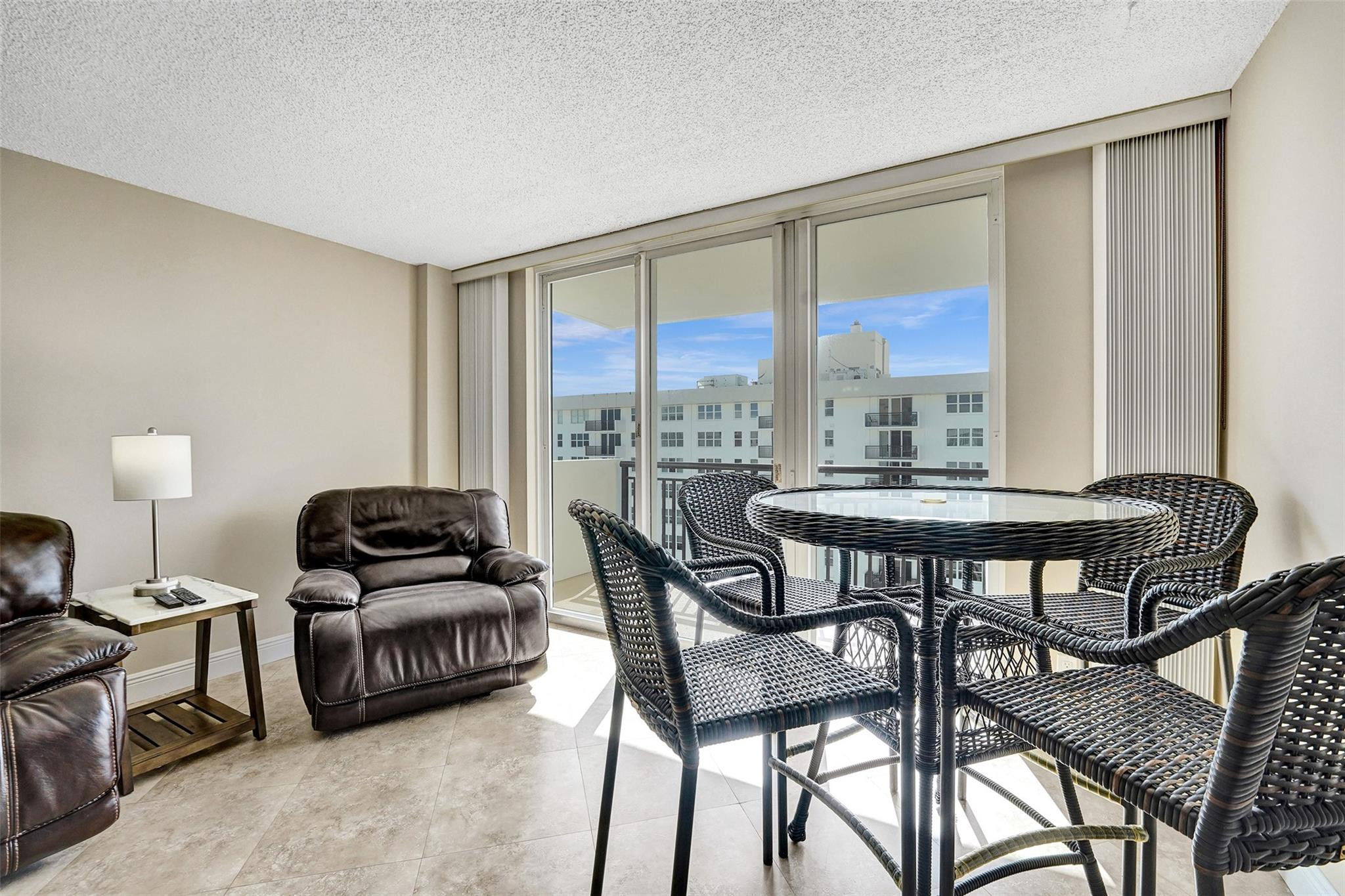 1149 Hillsboro Mile 904