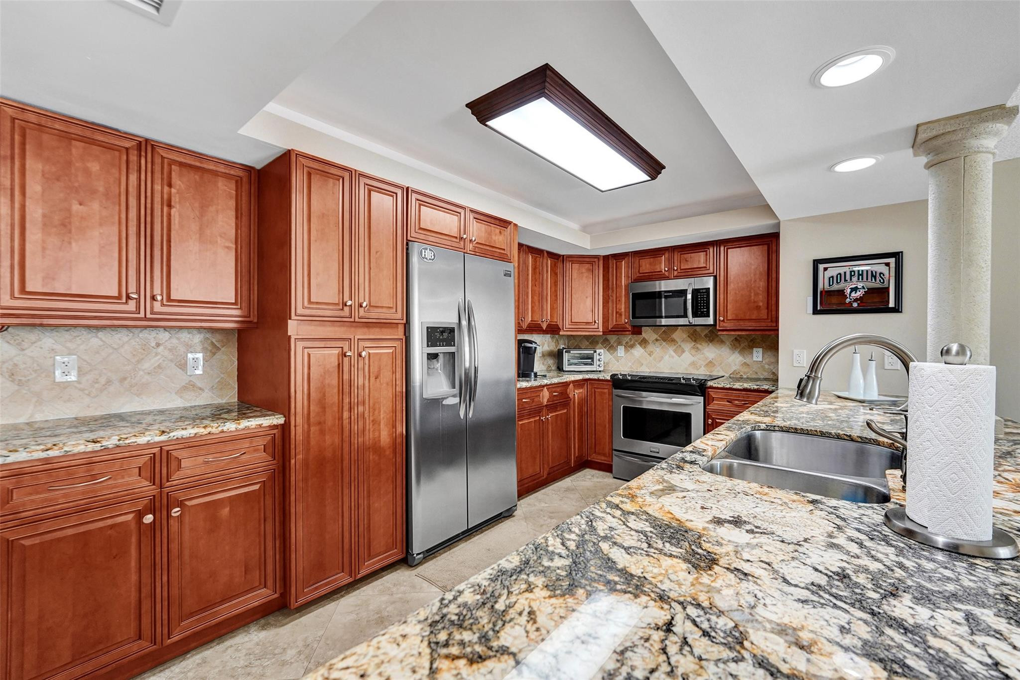 1149 Hillsboro Mile 904