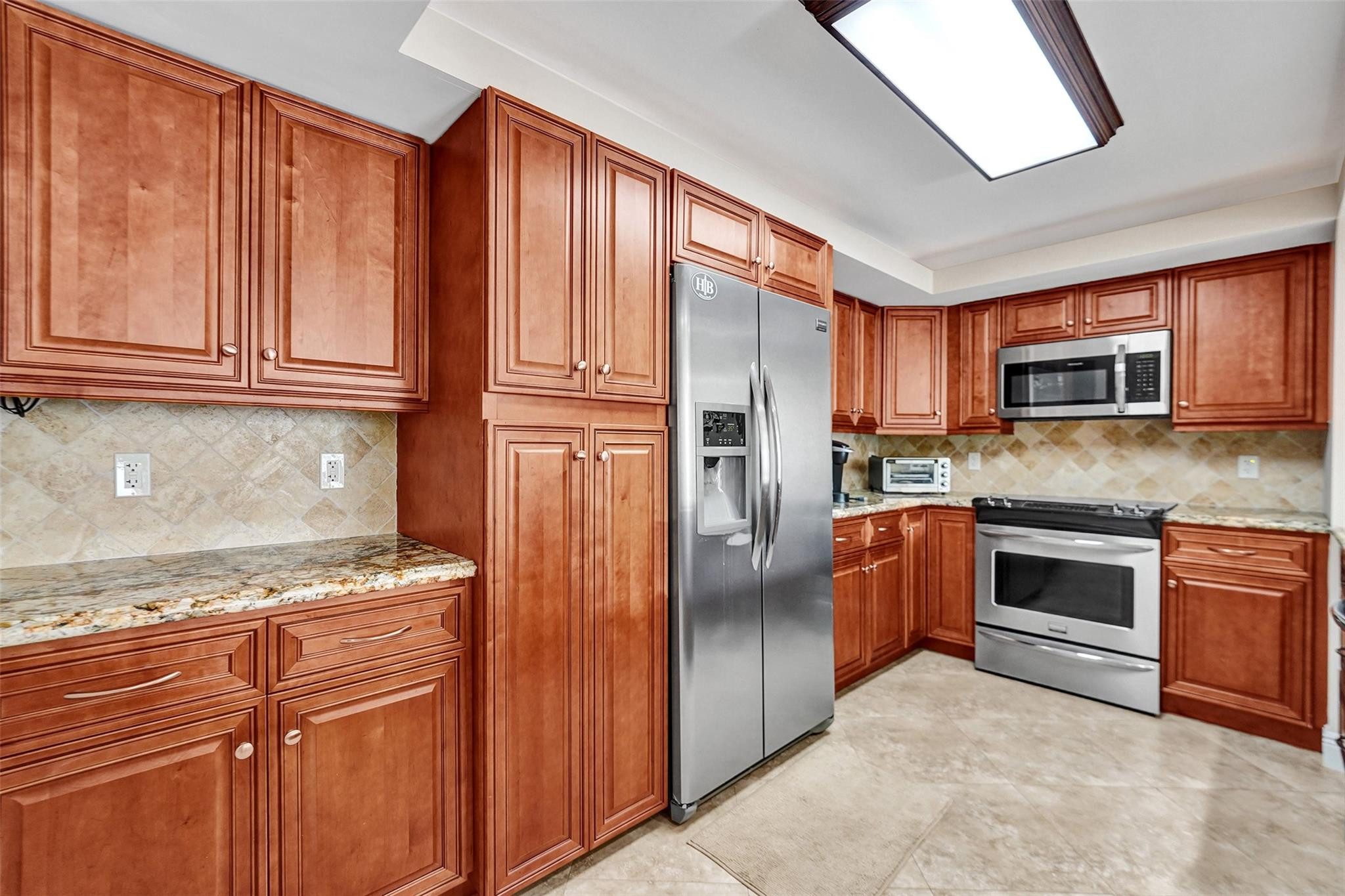 1149 Hillsboro Mile 904