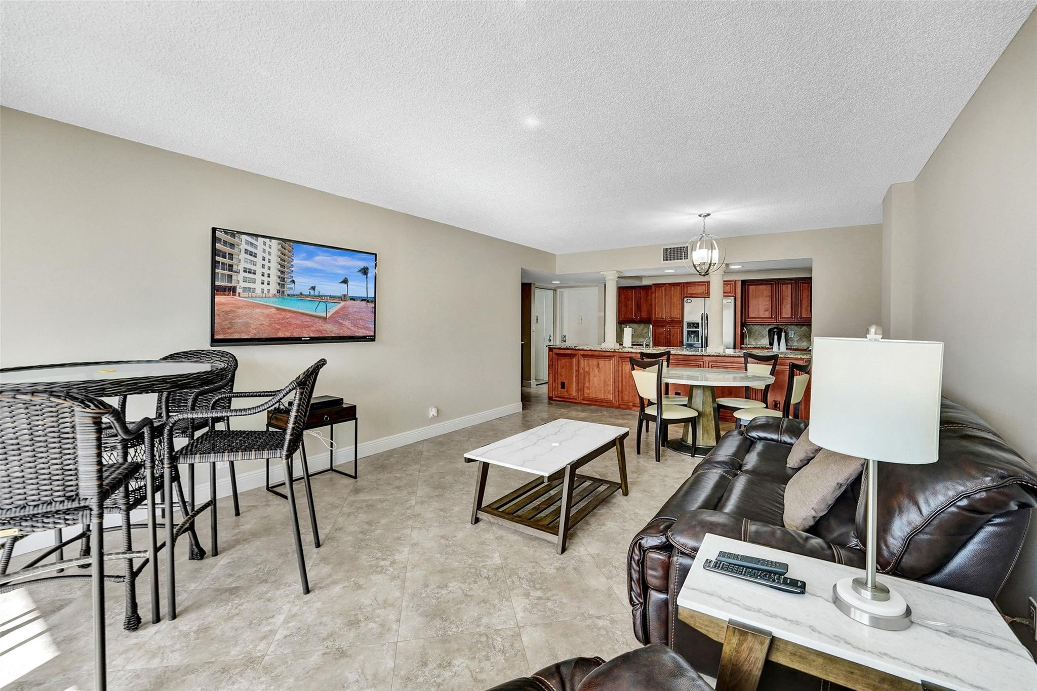 1149 Hillsboro Mile 904