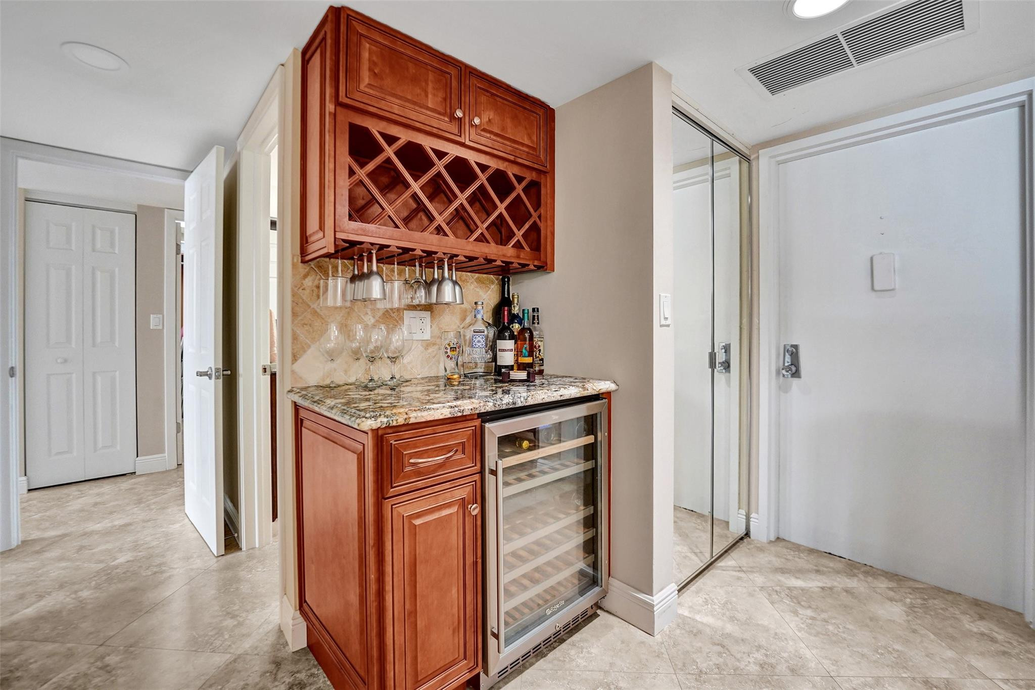 1149 Hillsboro Mile 904