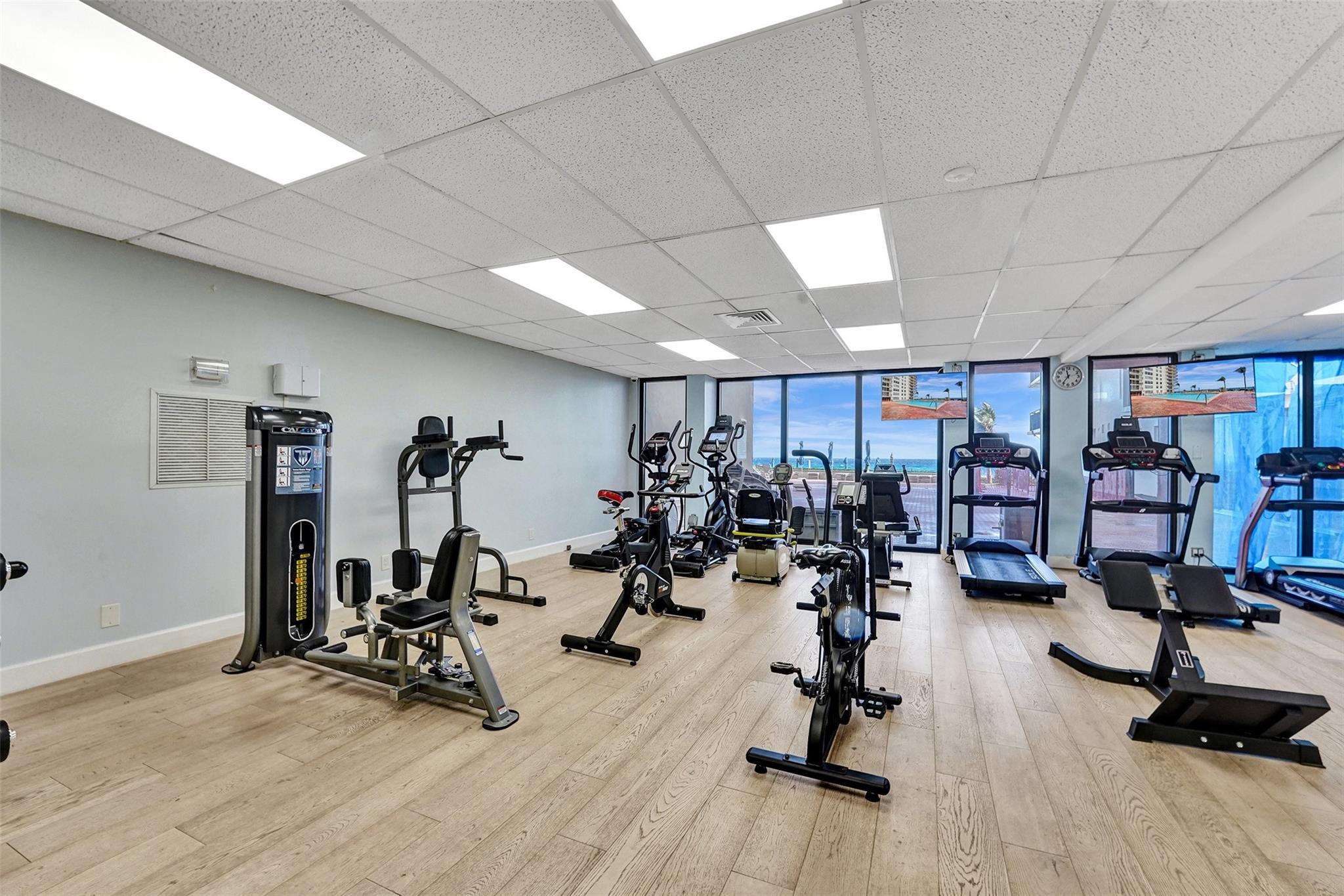 1149 Hillsboro Mile 904