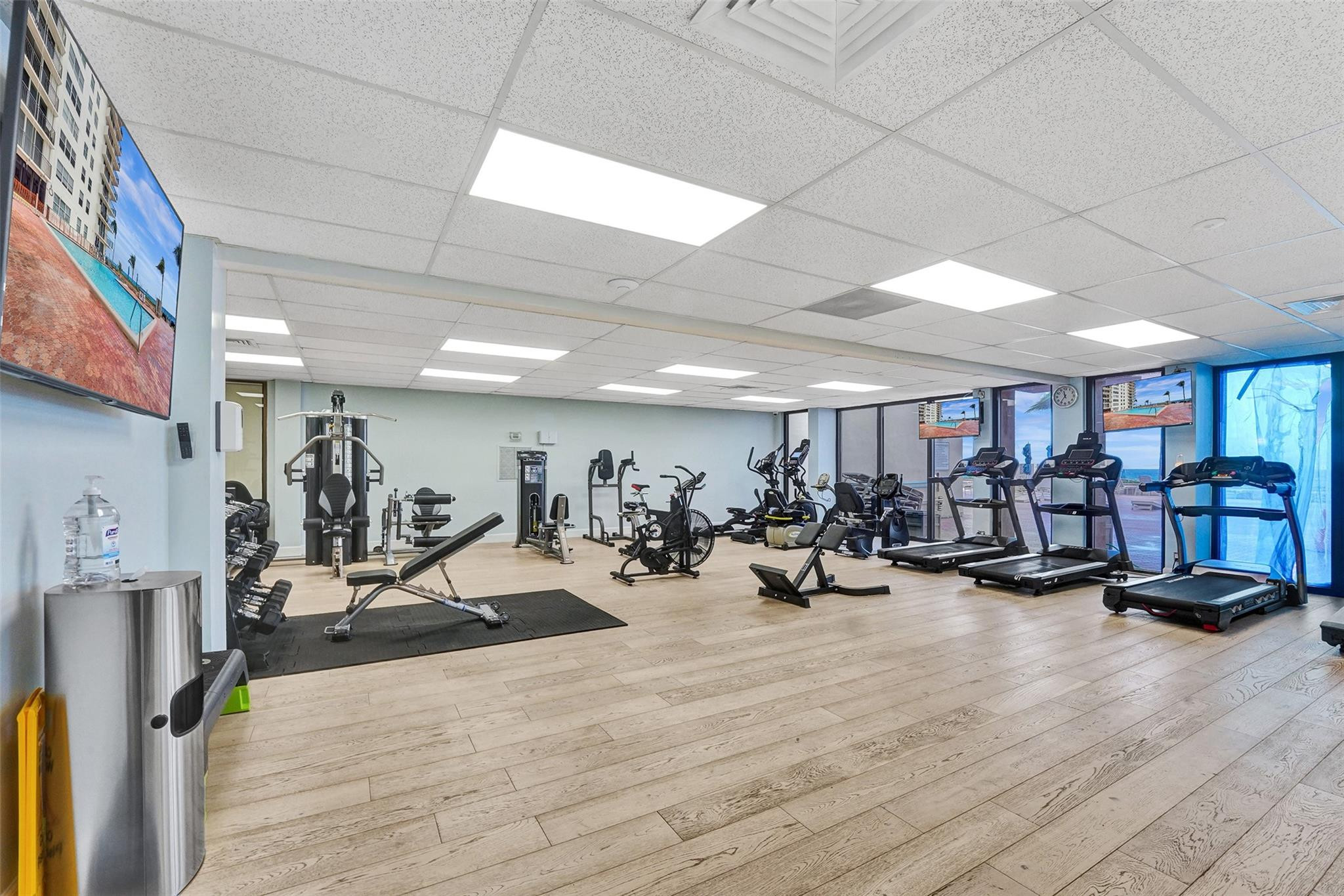 1149 Hillsboro Mile 904