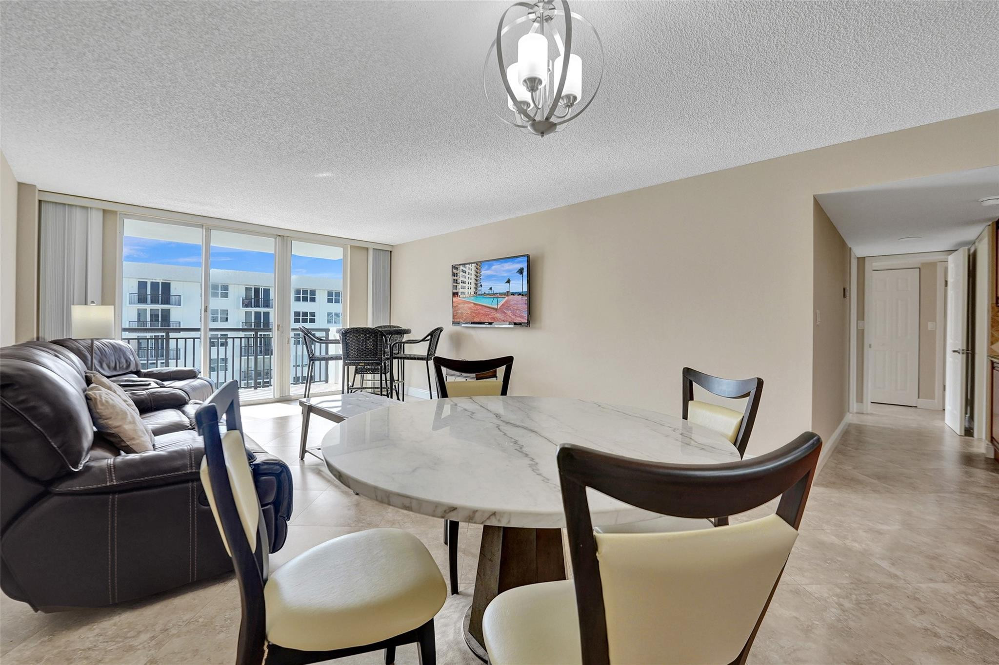 1149 Hillsboro Mile 904