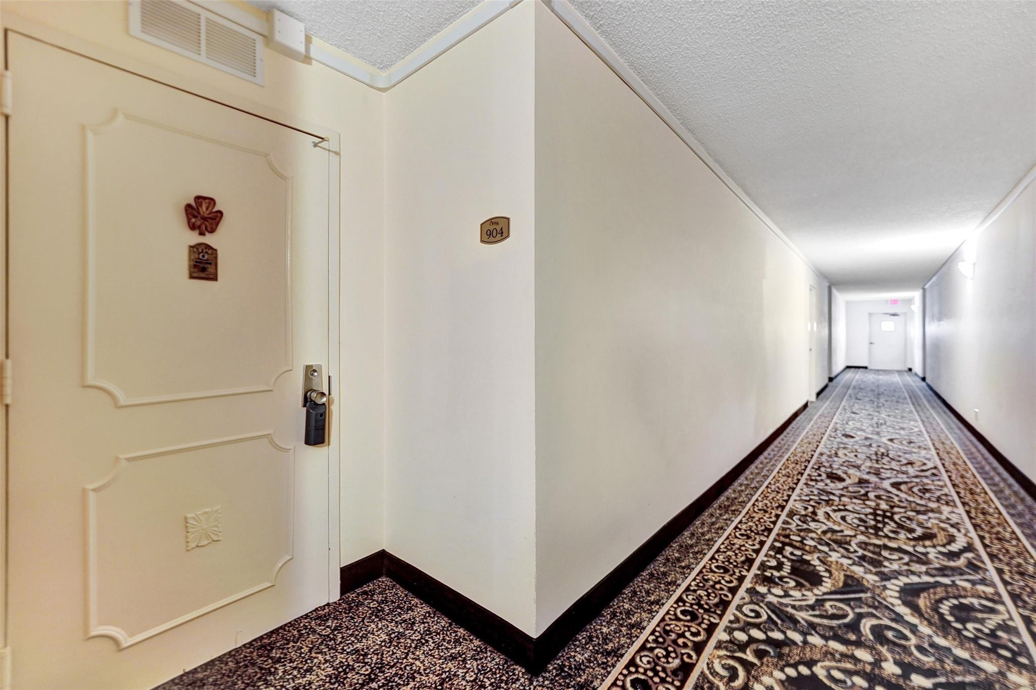 1149 Hillsboro Mile 904