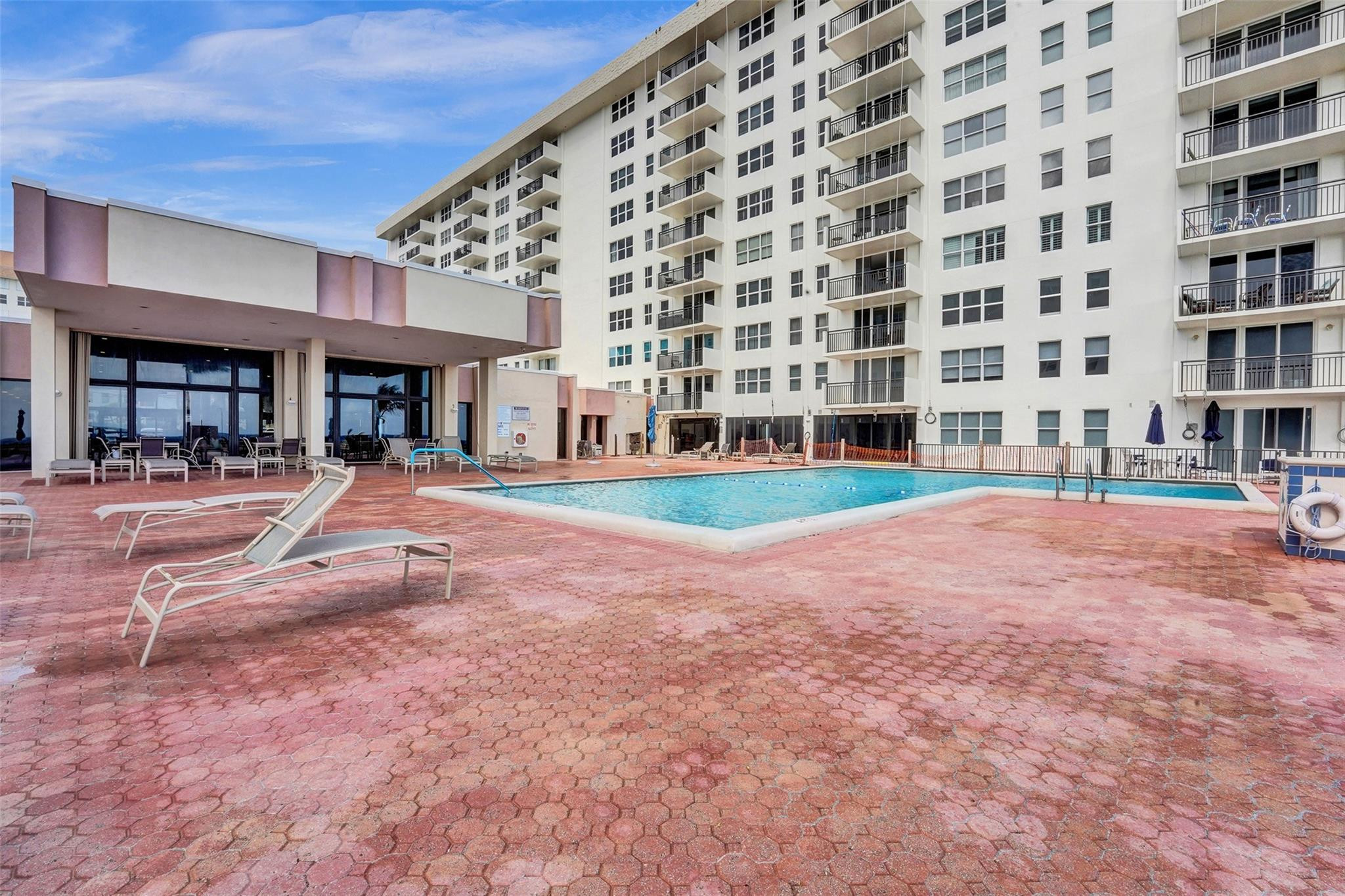 1149 Hillsboro Mile 904