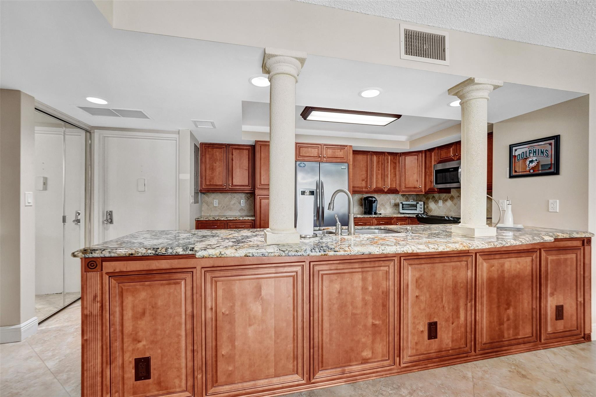 1149 Hillsboro Mile 904