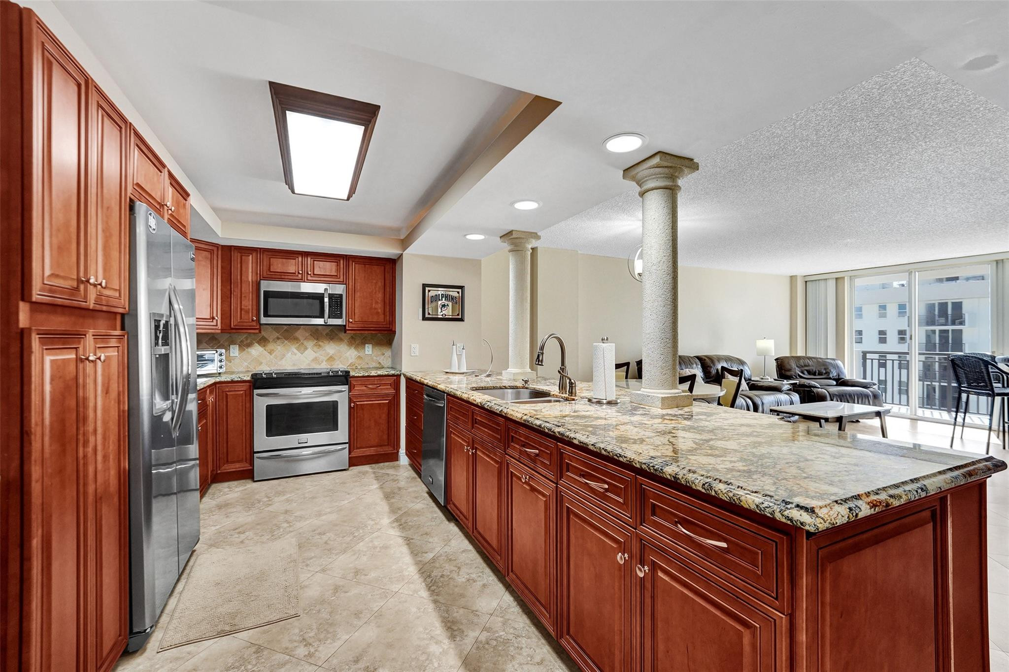 1149 Hillsboro Mile 904