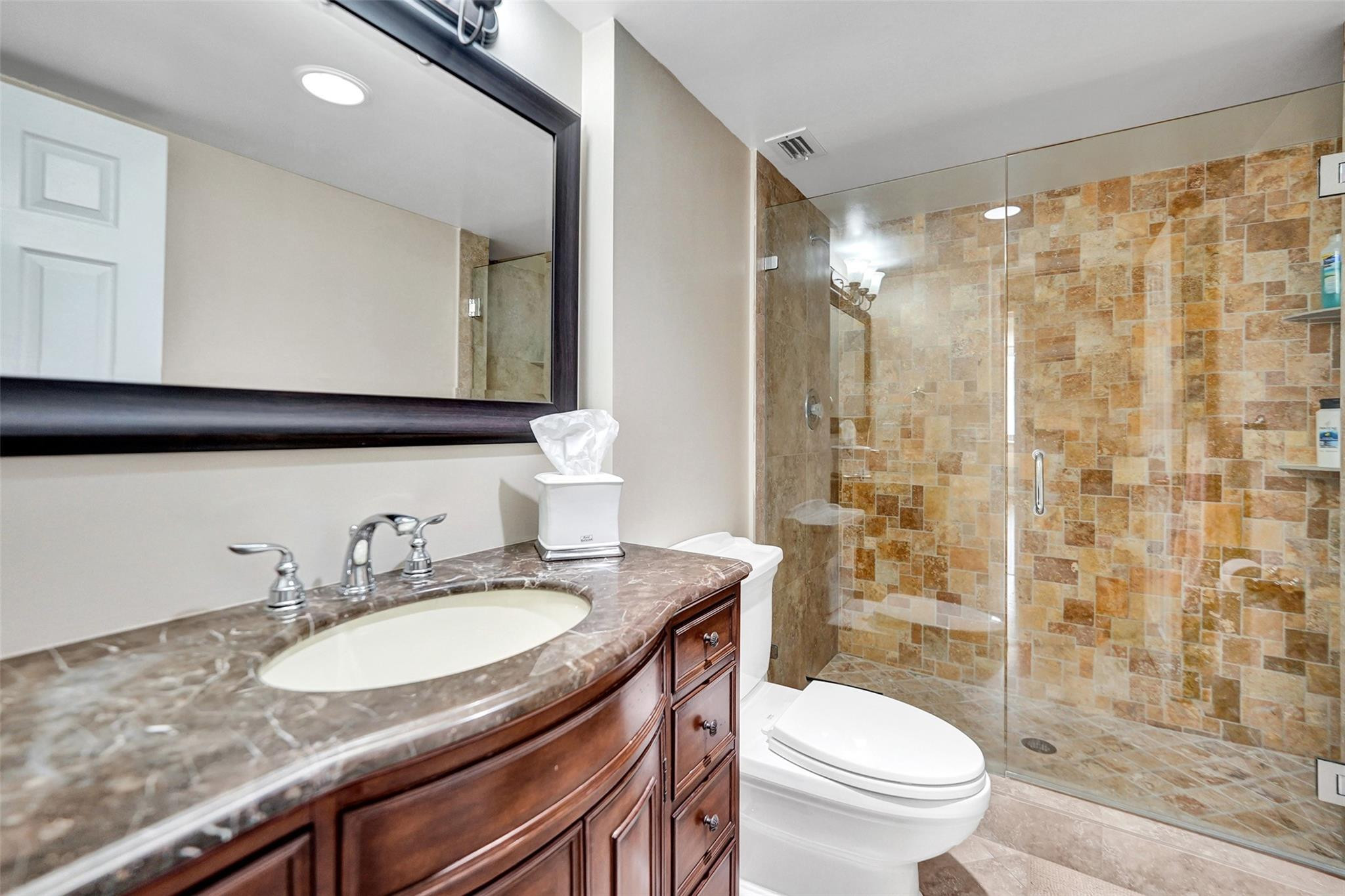 1149 Hillsboro Mile 904