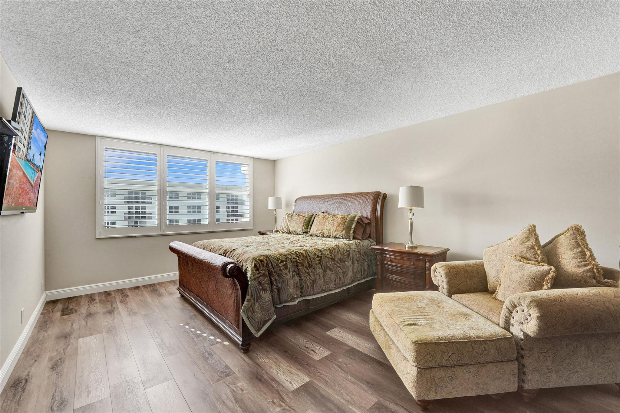 1149 Hillsboro Mile 904