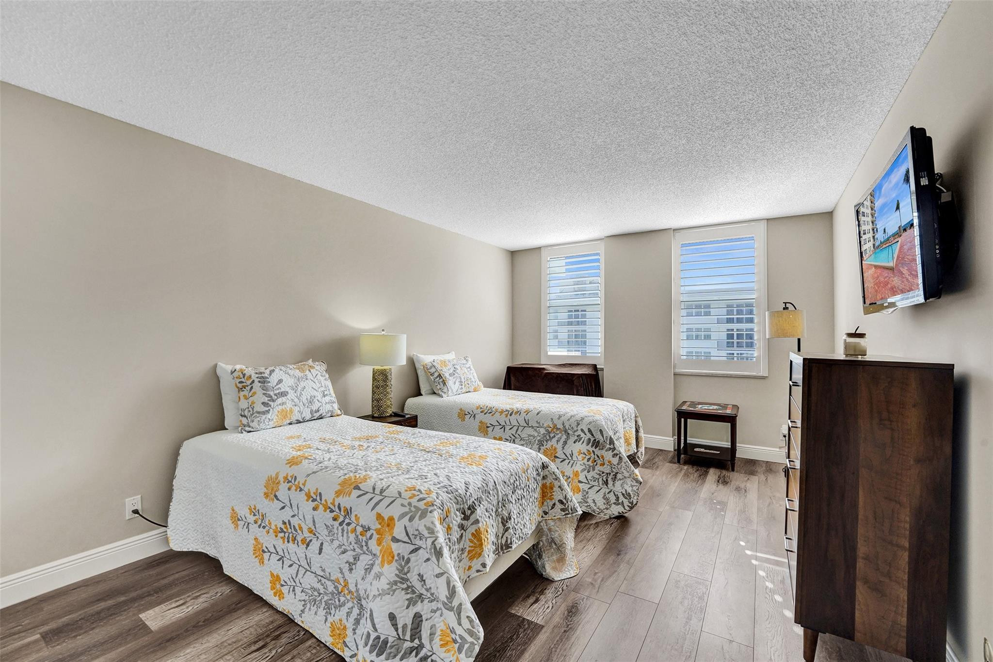 1149 Hillsboro Mile 904