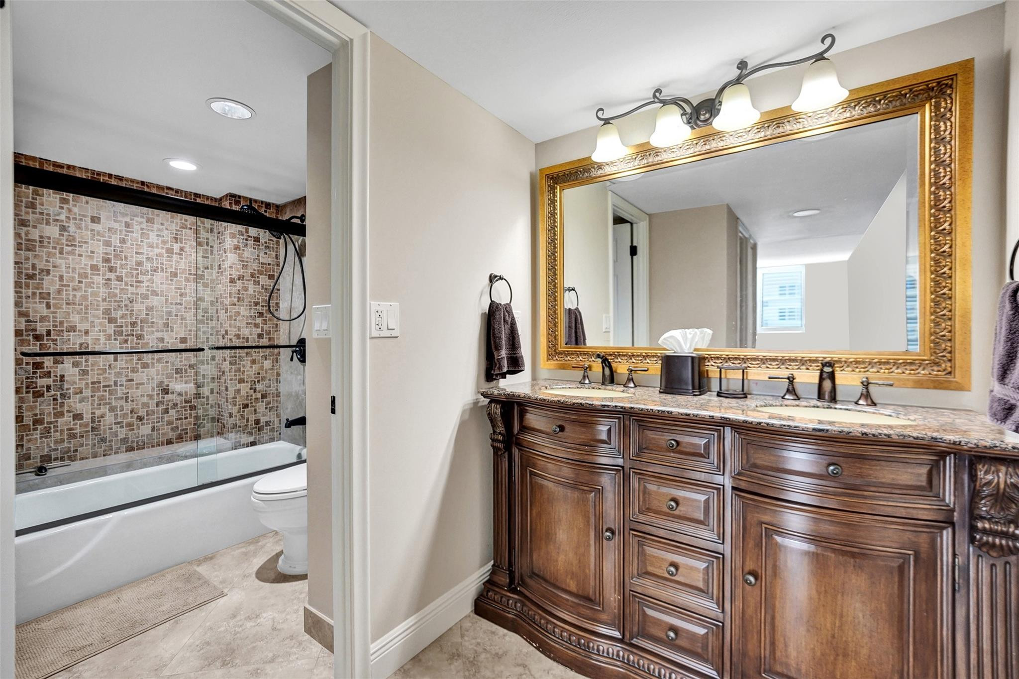 1149 Hillsboro Mile 904