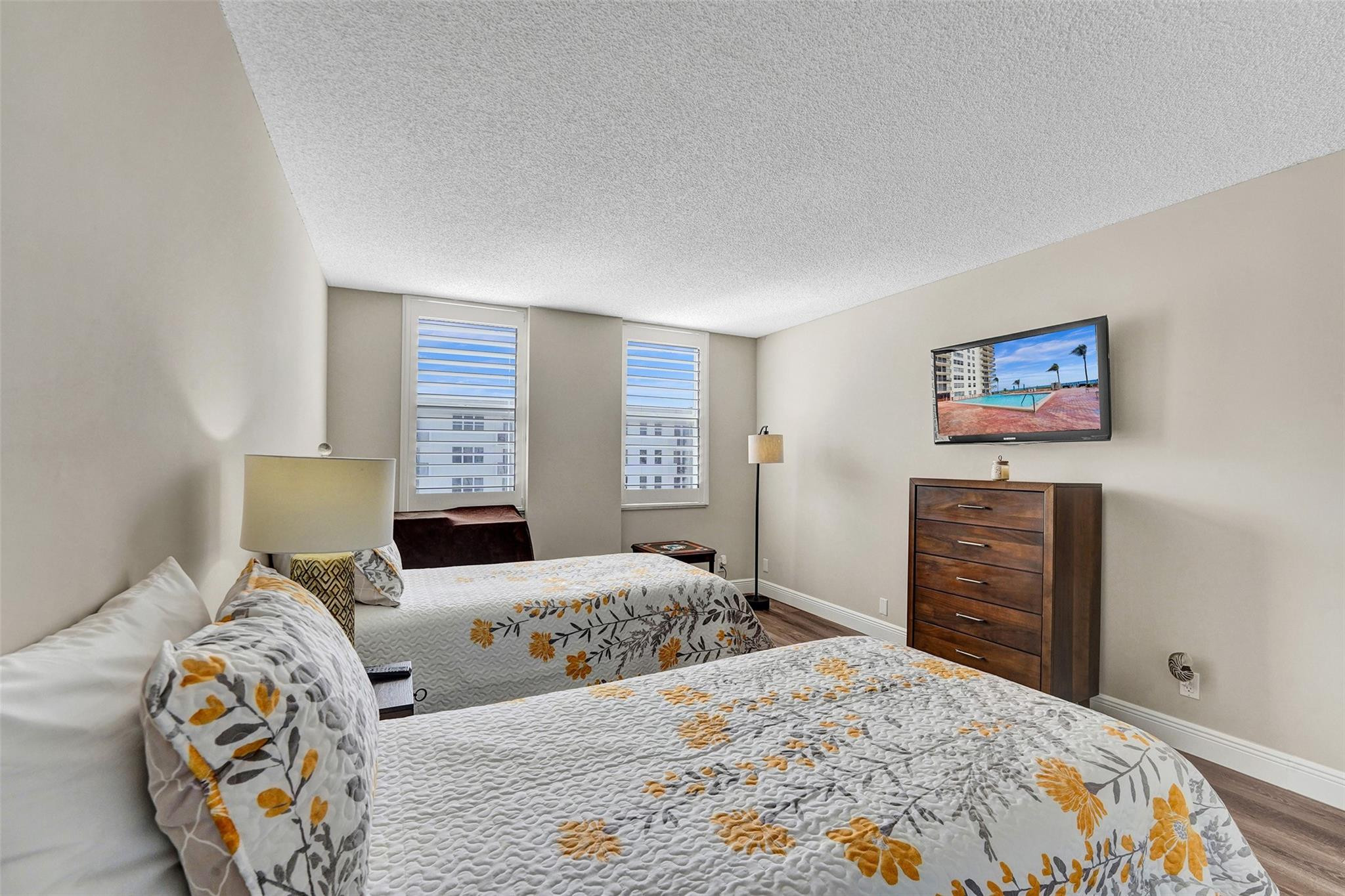 1149 Hillsboro Mile 904