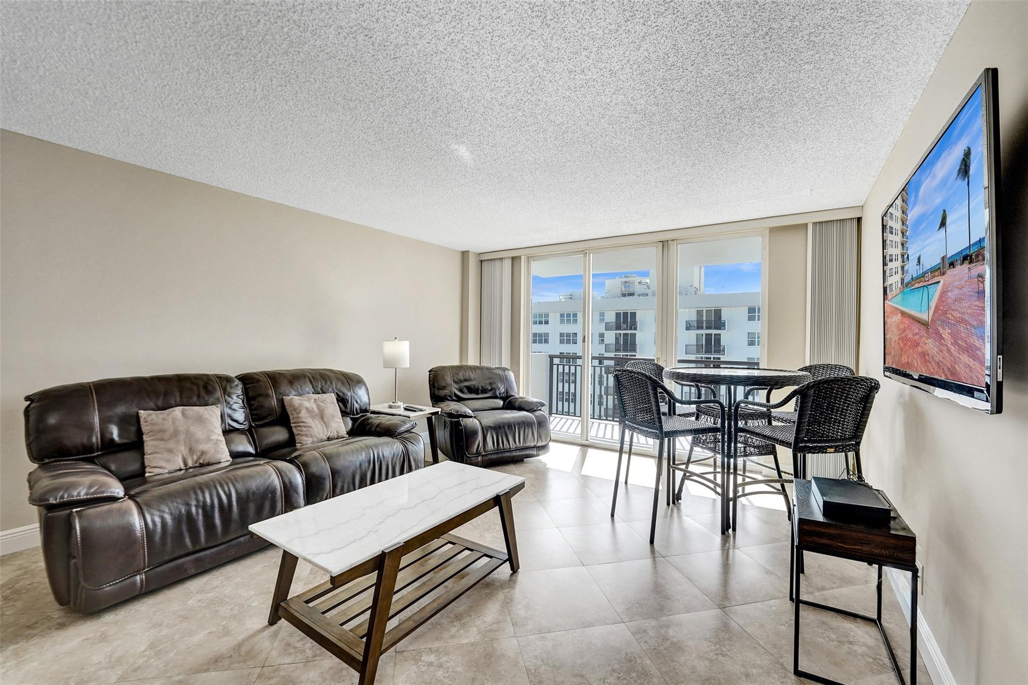 1149 Hillsboro Mile 904