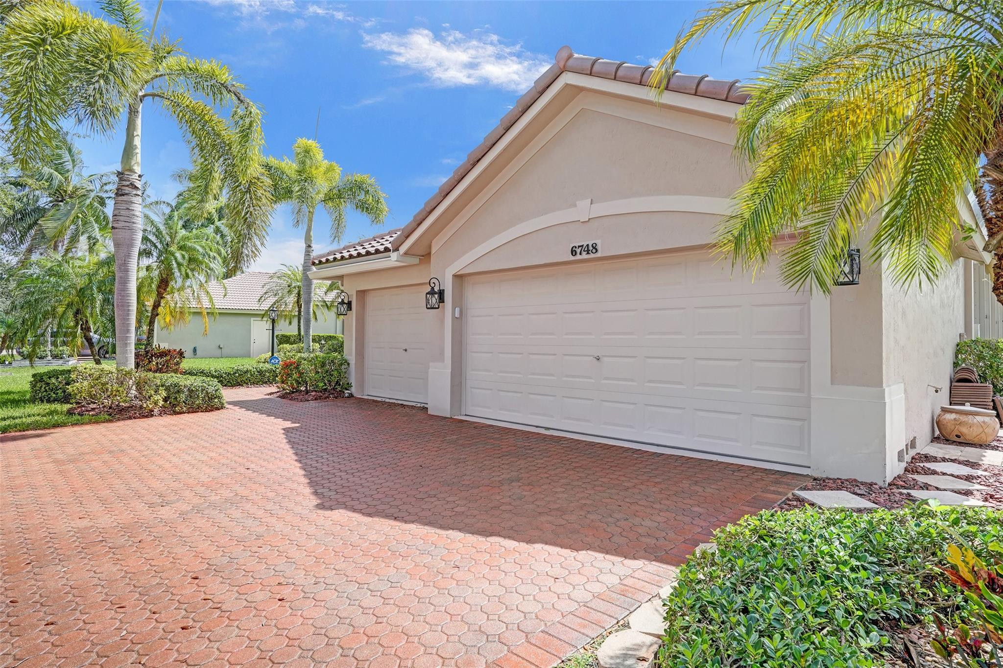 6748 NW 110th Way