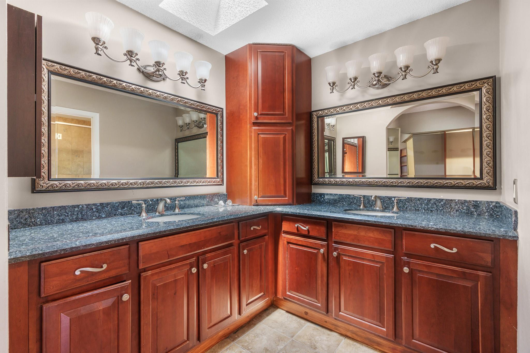 749 NW 40th Ter