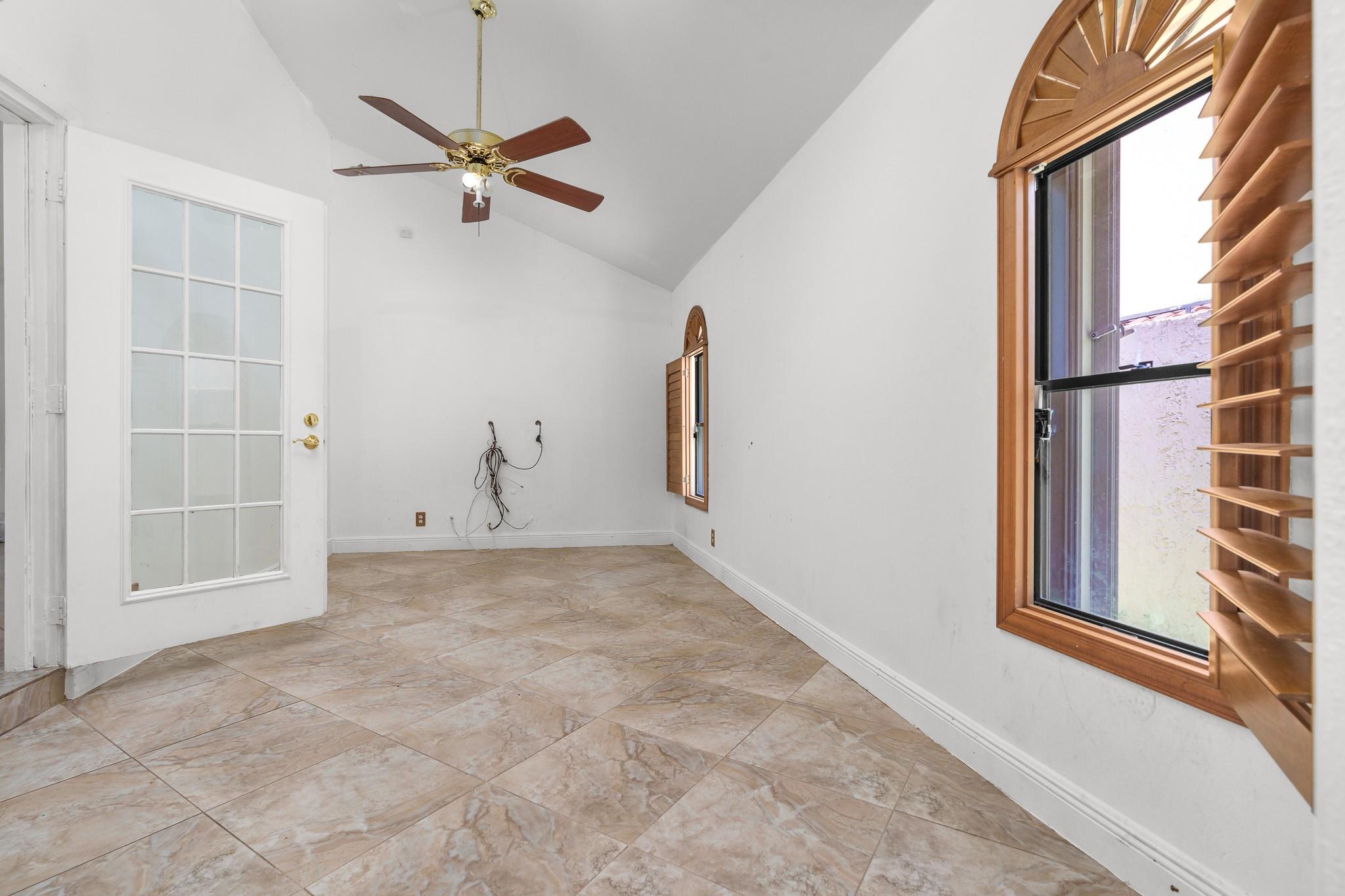 749 NW 40th Ter