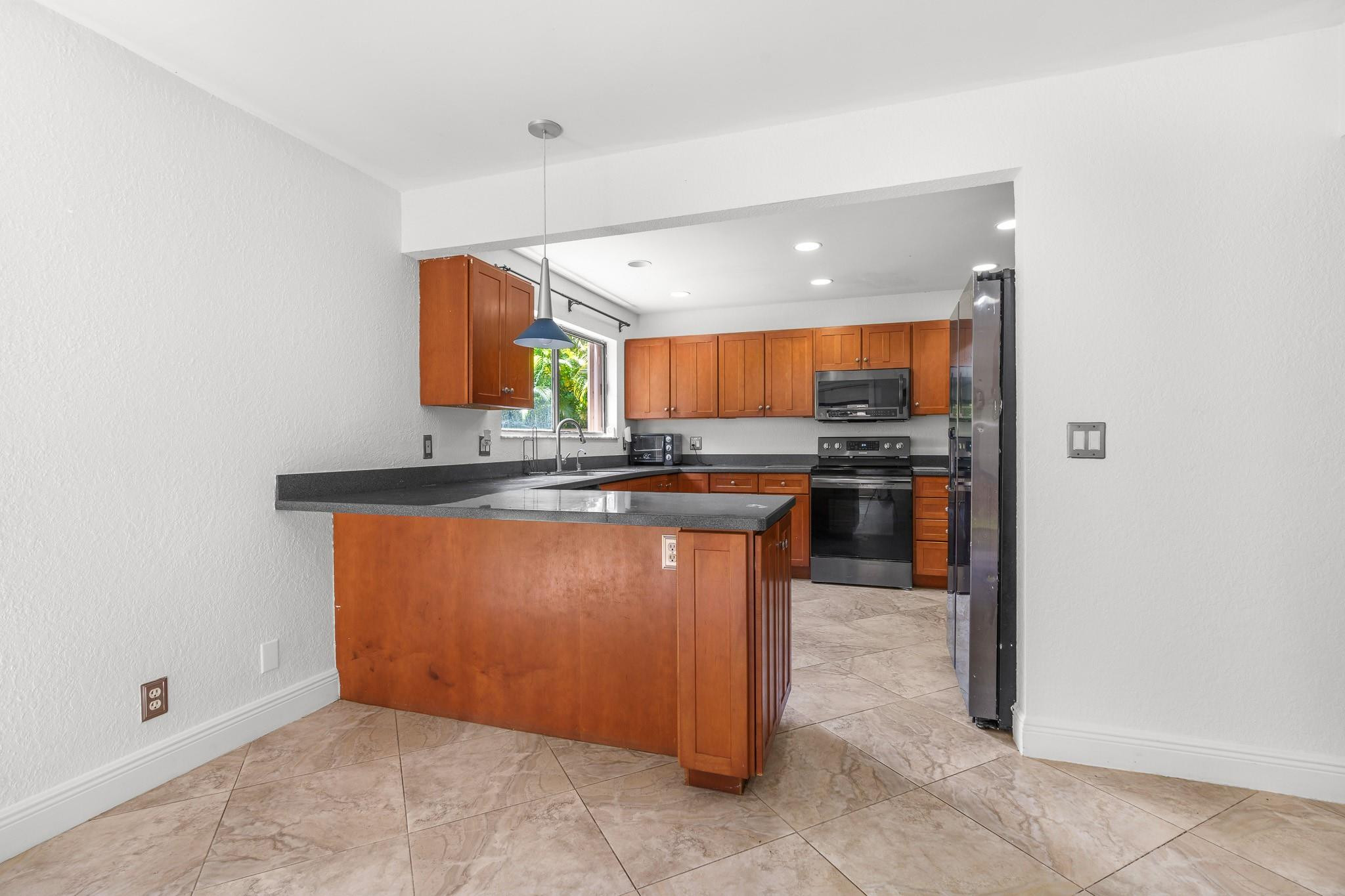 749 NW 40th Ter