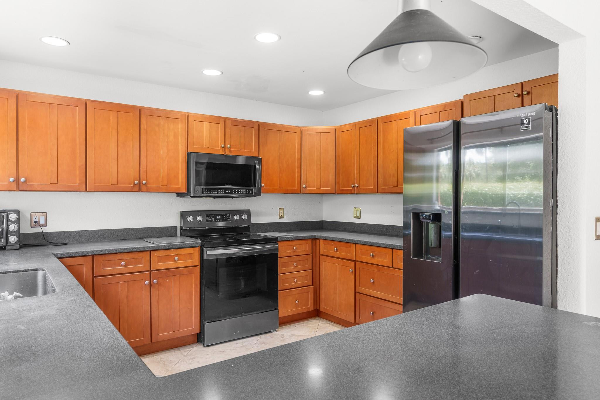 749 NW 40th Ter