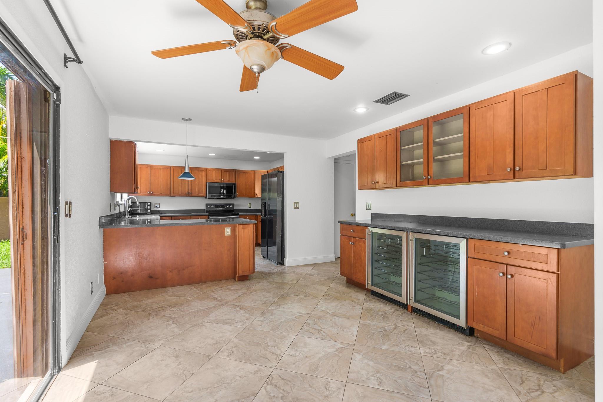749 NW 40th Ter
