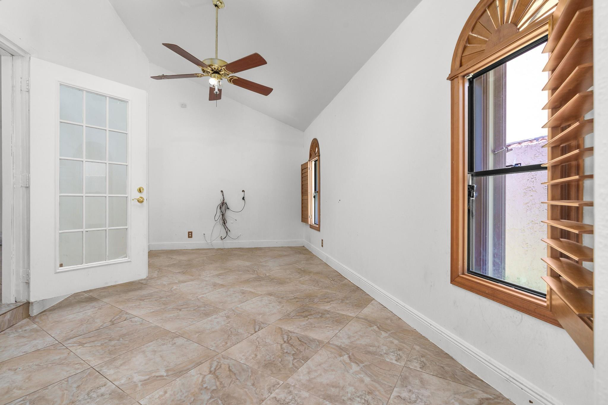 749 NW 40th Ter