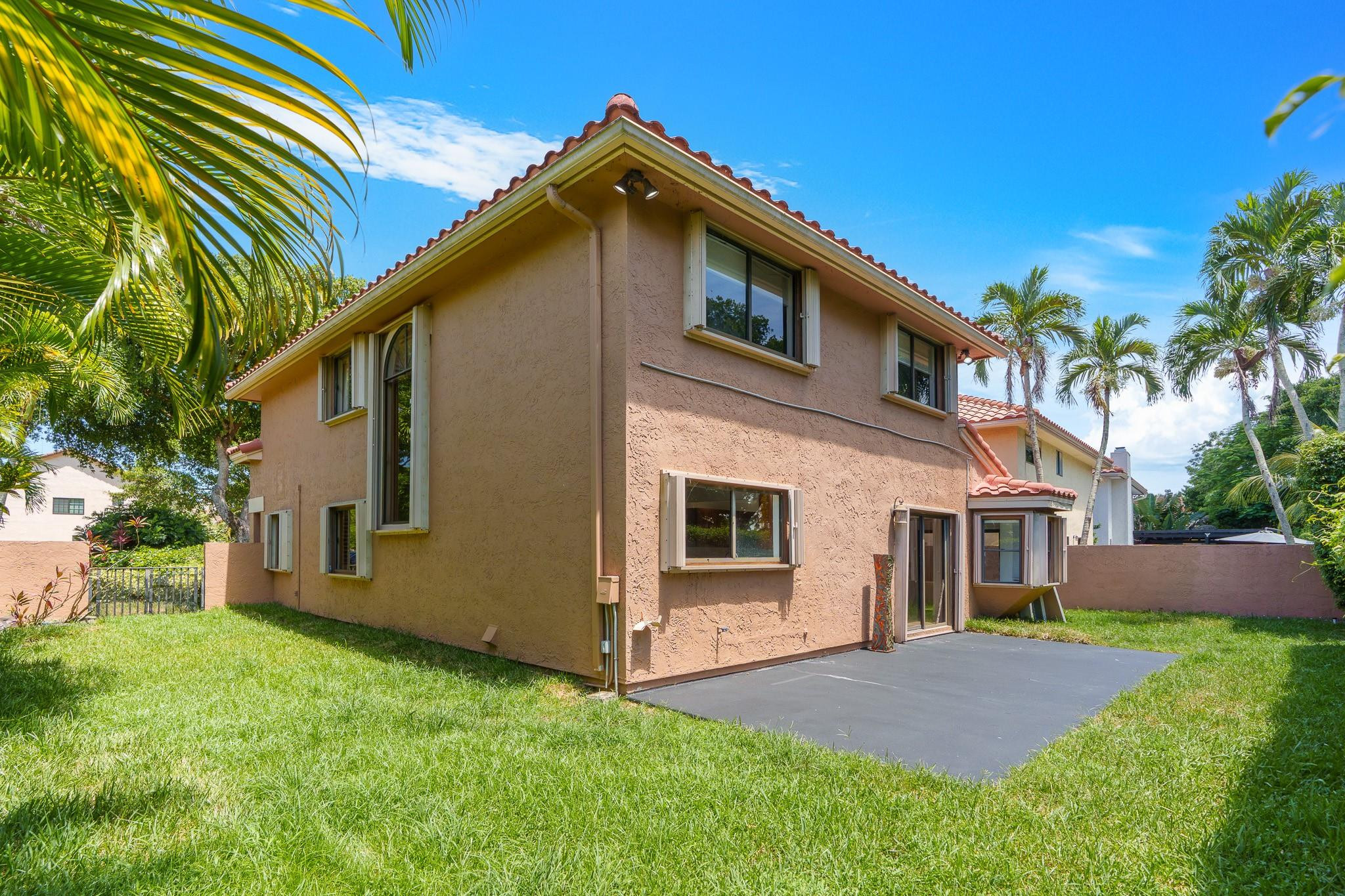 749 NW 40th Ter