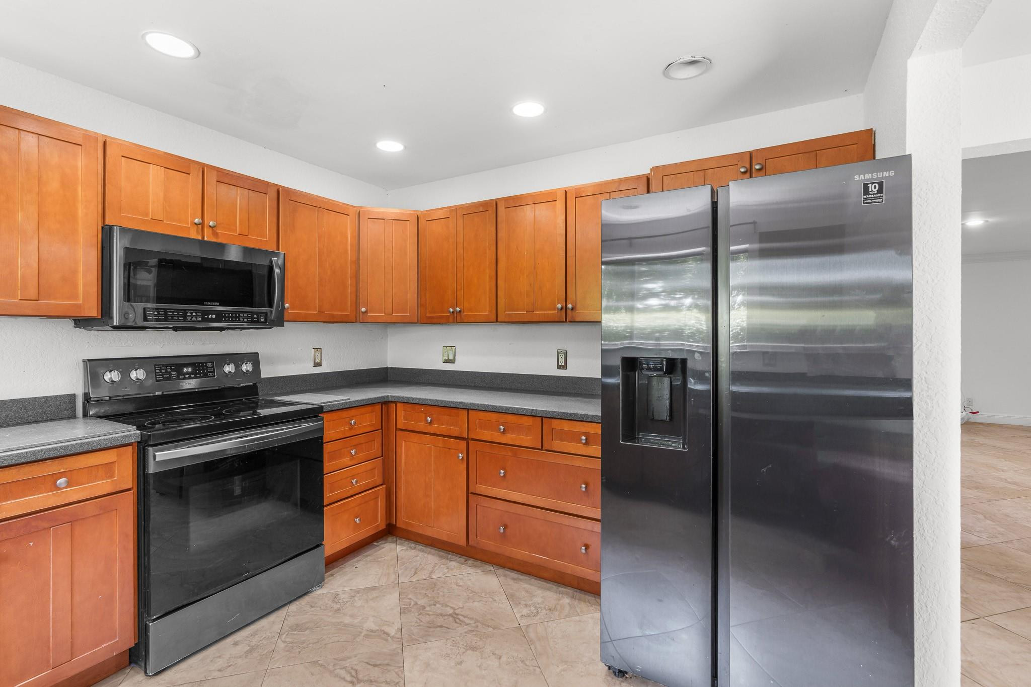 749 NW 40th Ter