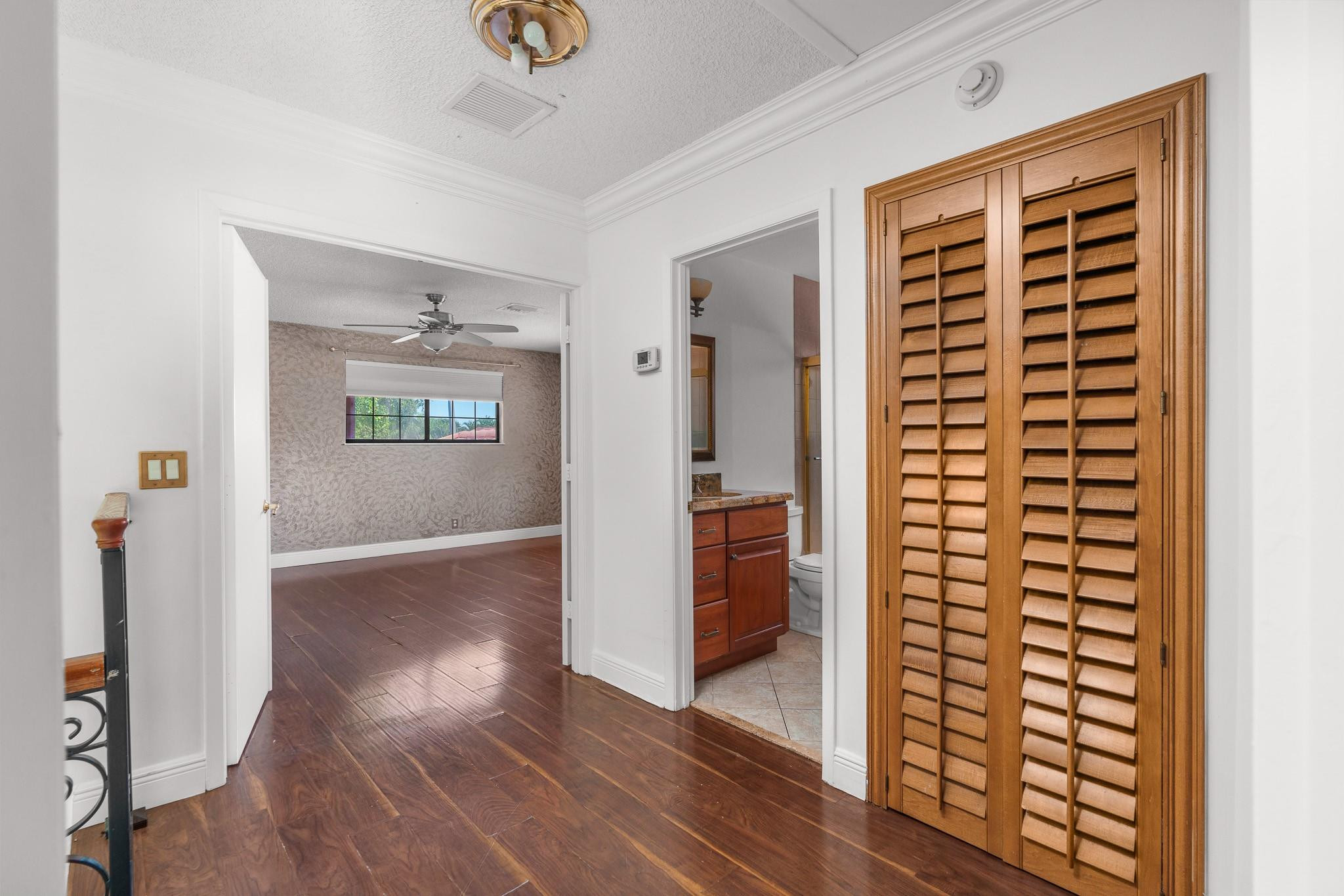 749 NW 40th Ter
