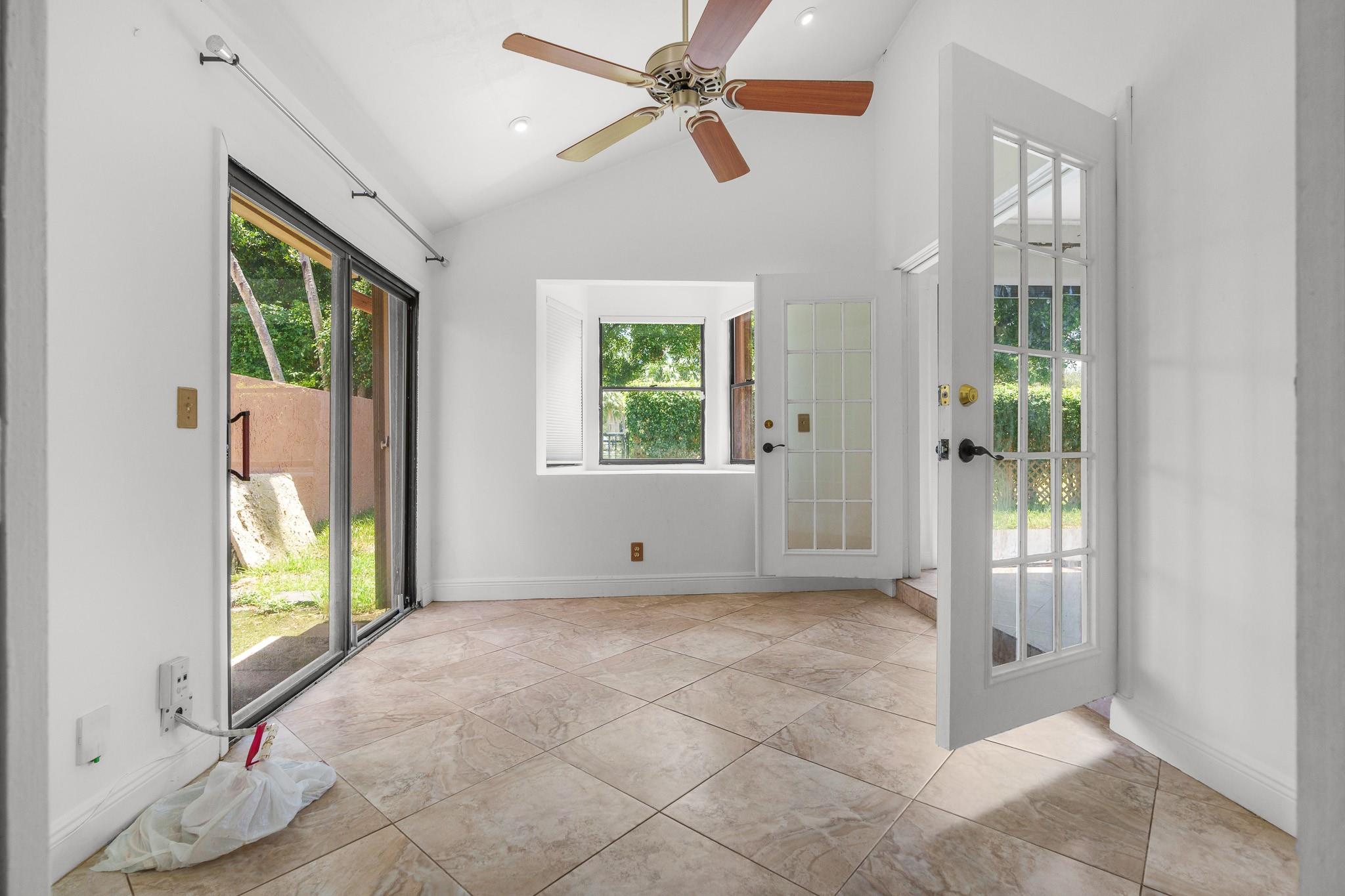749 NW 40th Ter