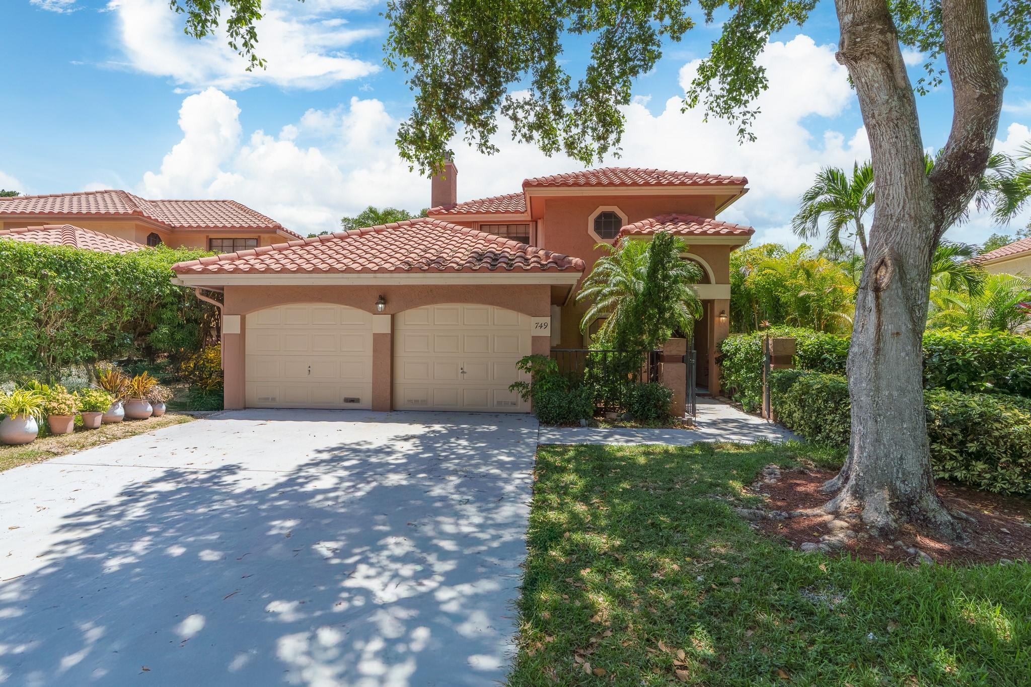 749 NW 40th Ter