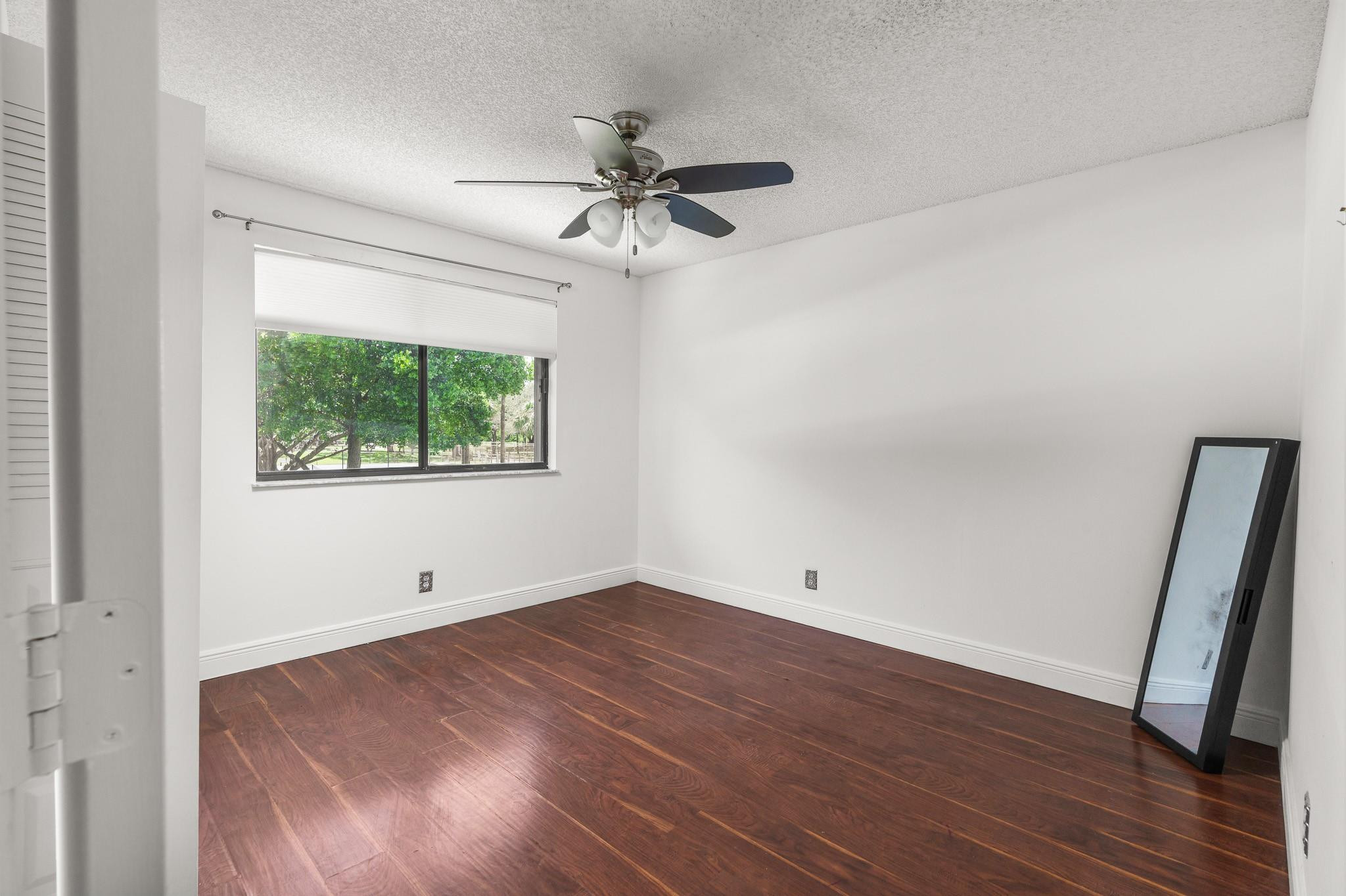 749 NW 40th Ter