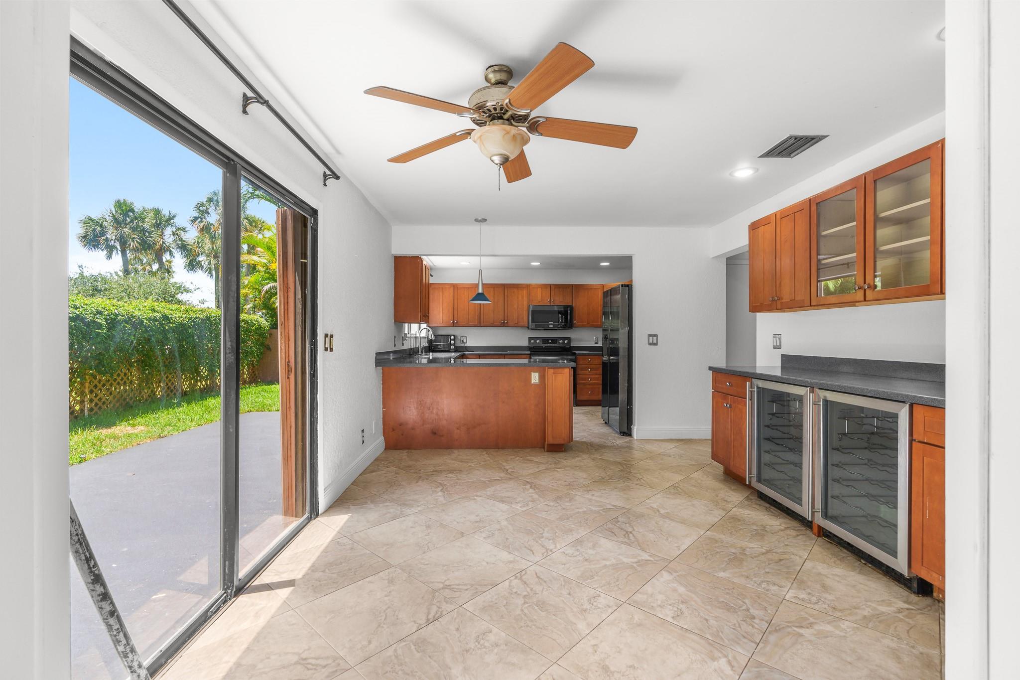 749 NW 40th Ter