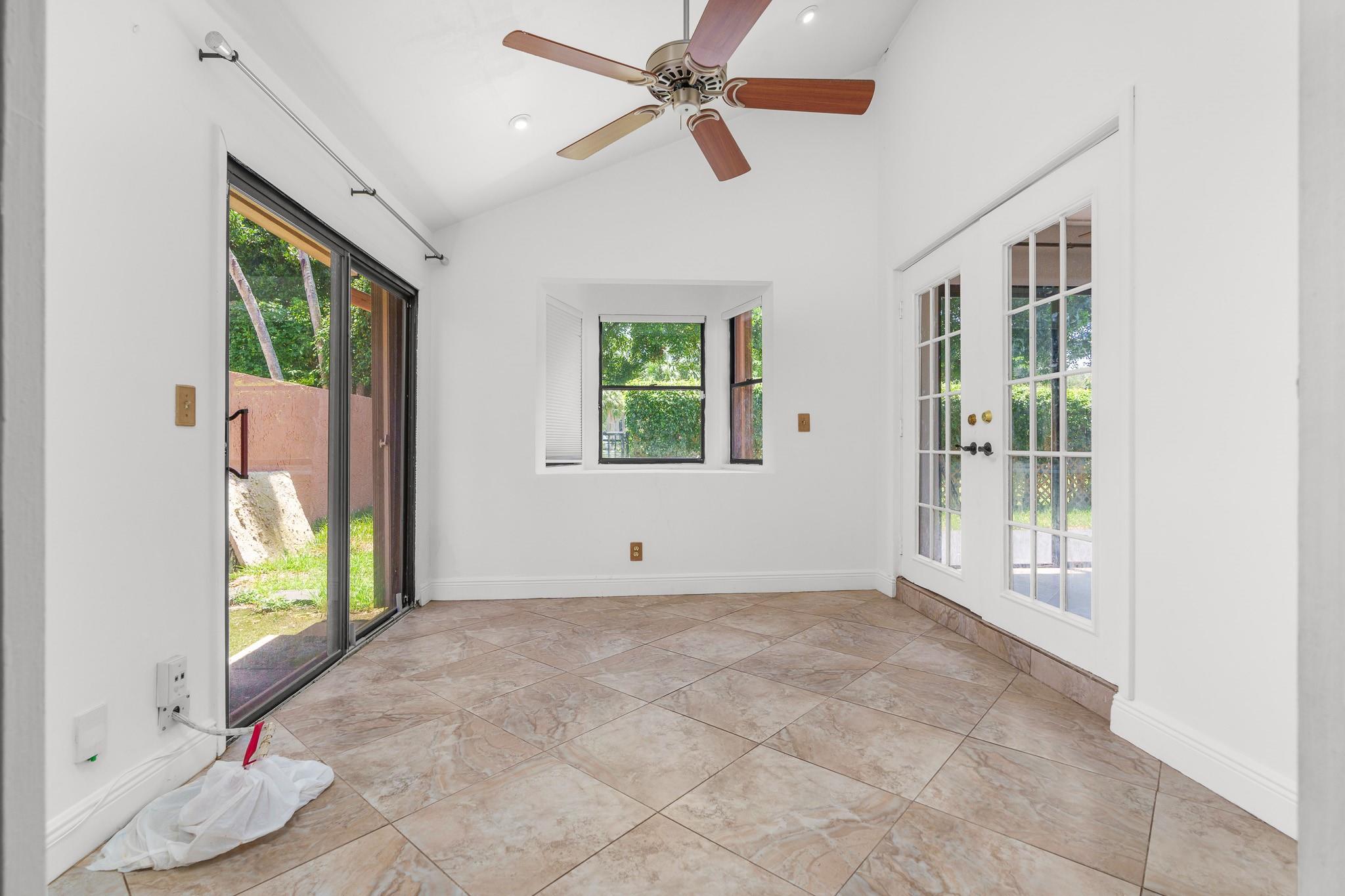 749 NW 40th Ter