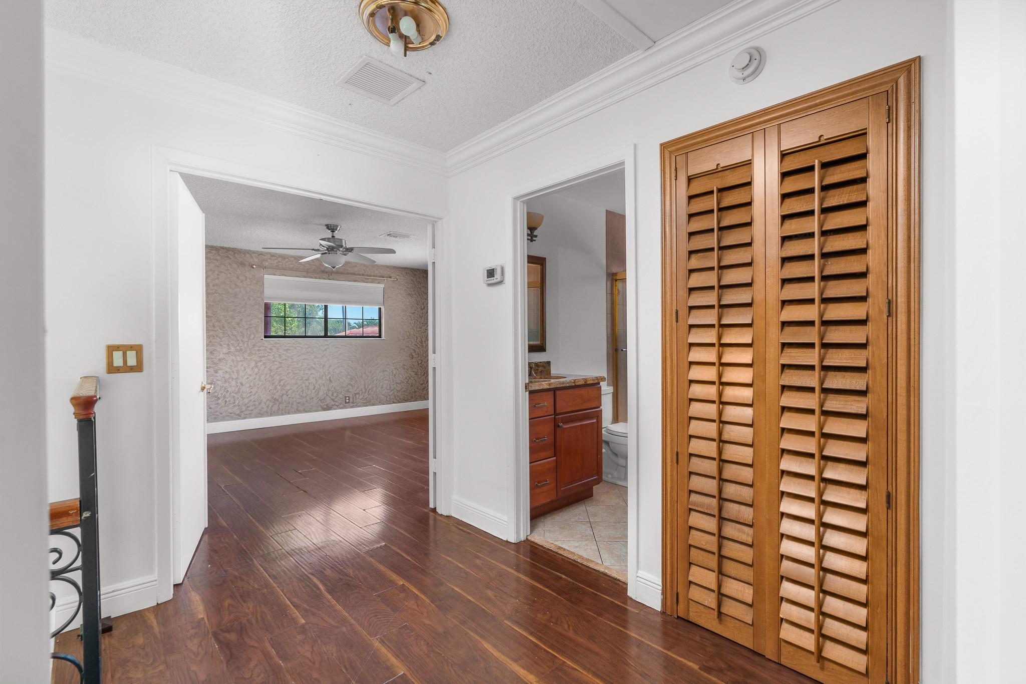 749 NW 40th Ter