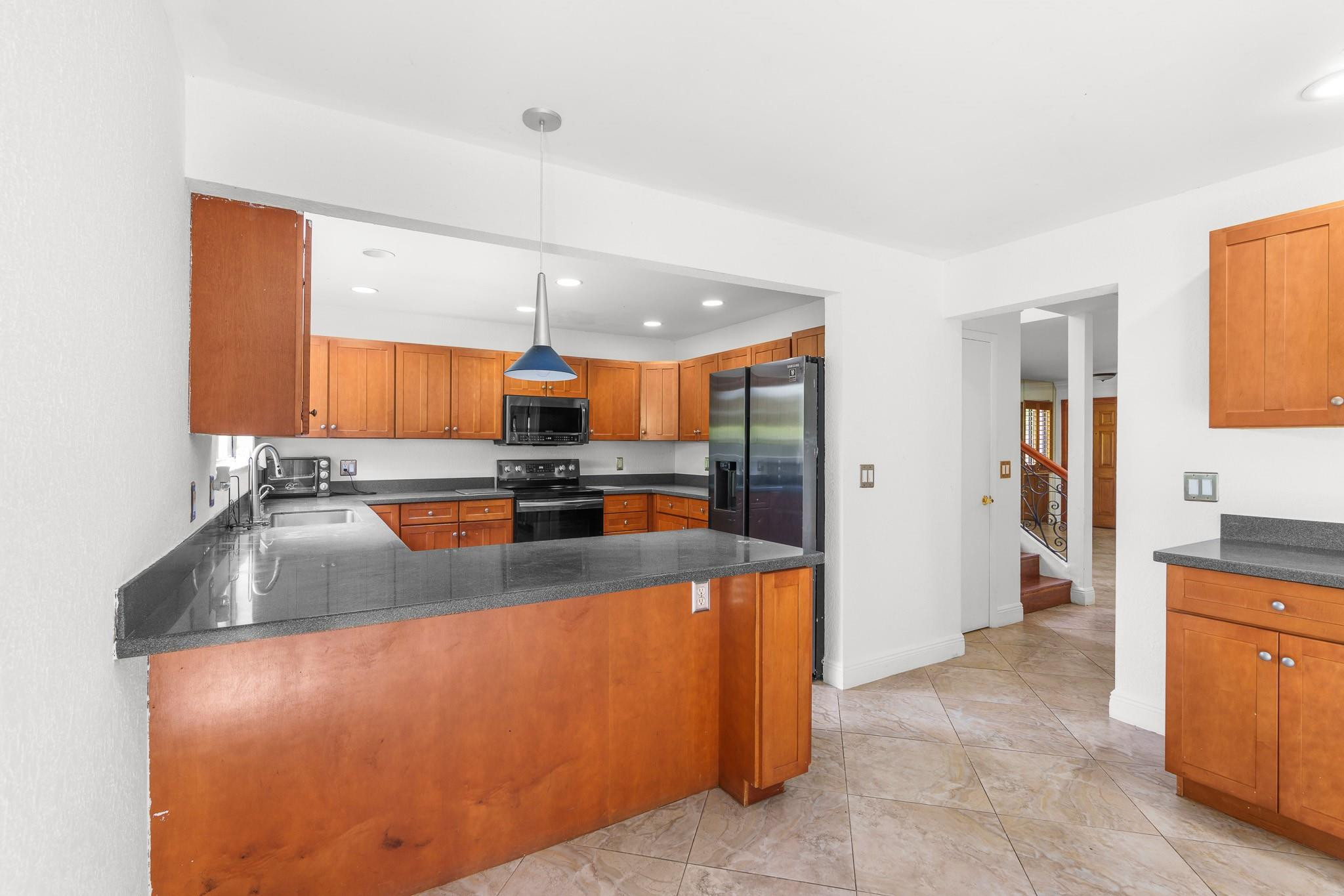 749 NW 40th Ter