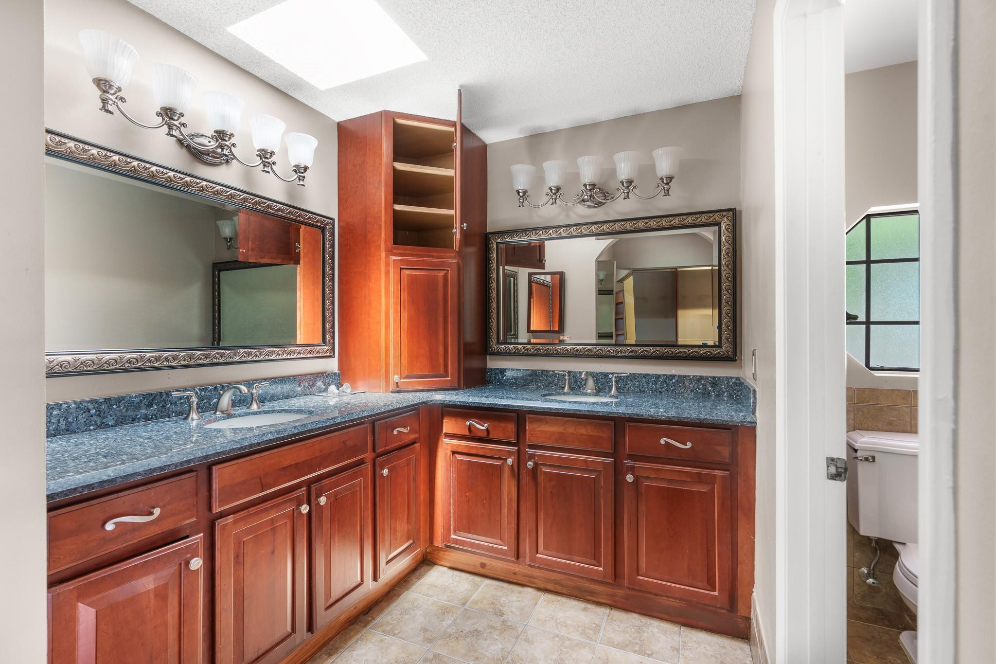 749 NW 40th Ter