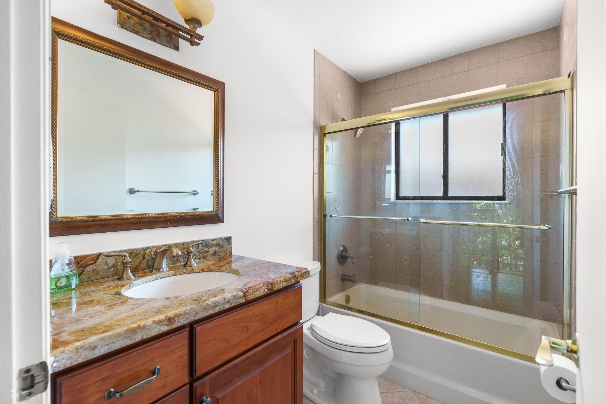 749 NW 40th Ter