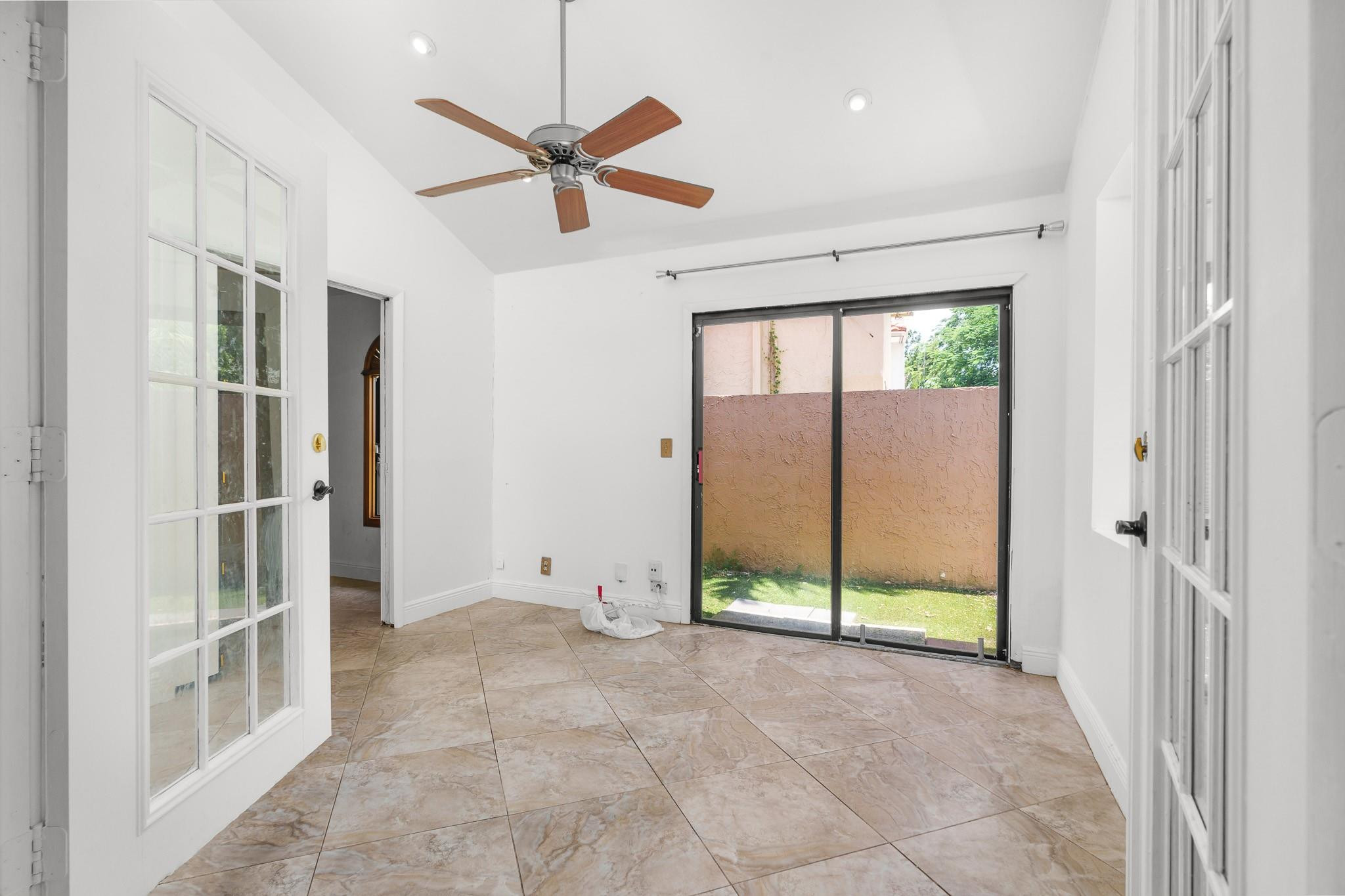 749 NW 40th Ter